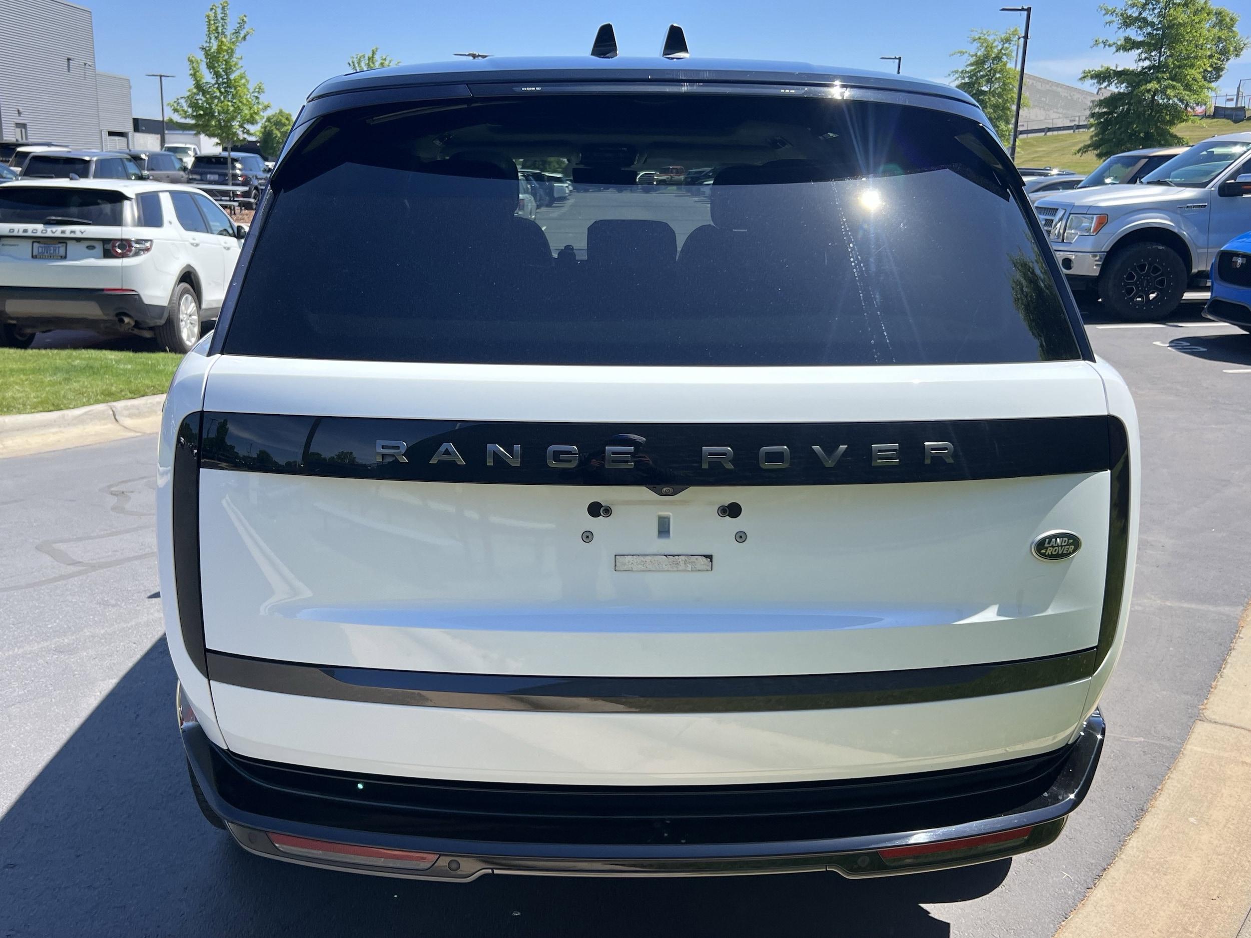 2022 Land Rover Range Rover SE photo 4