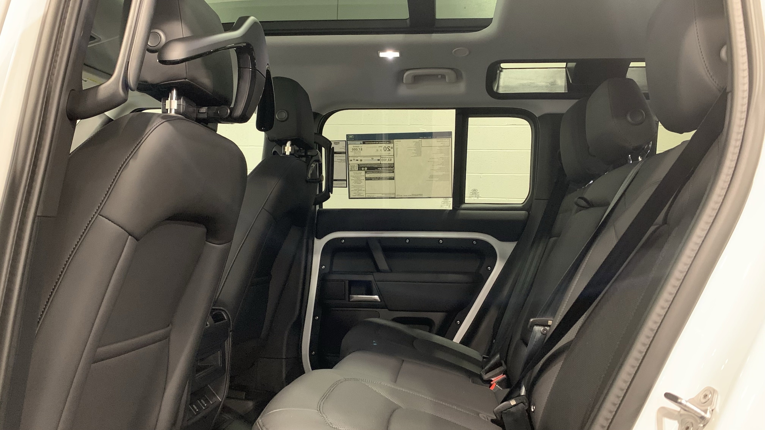 2026 Land Rover Defender 110 P300 S photo 5