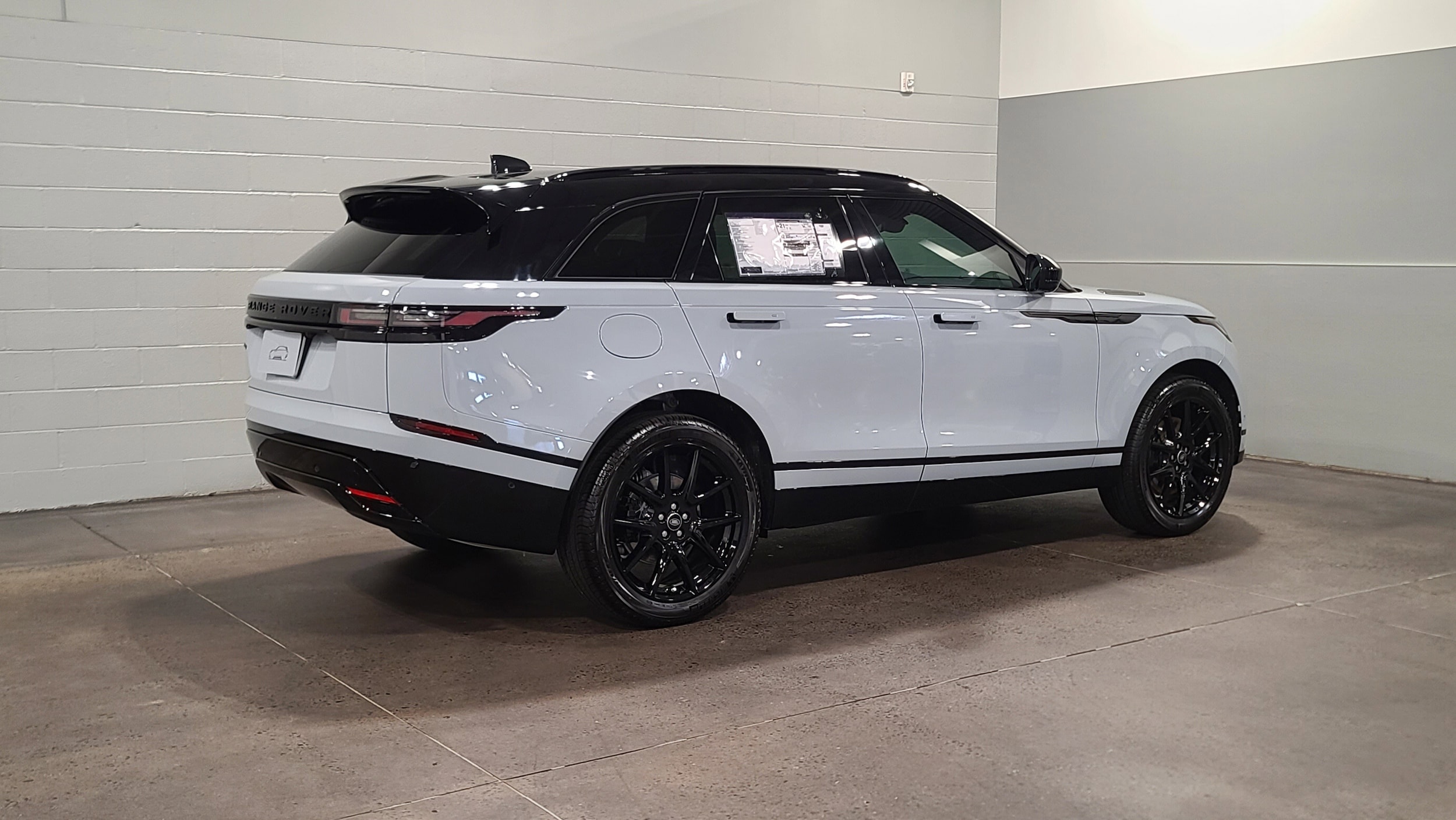 2026 Land Rover Range Rover Velar Dynamic SE photo 2