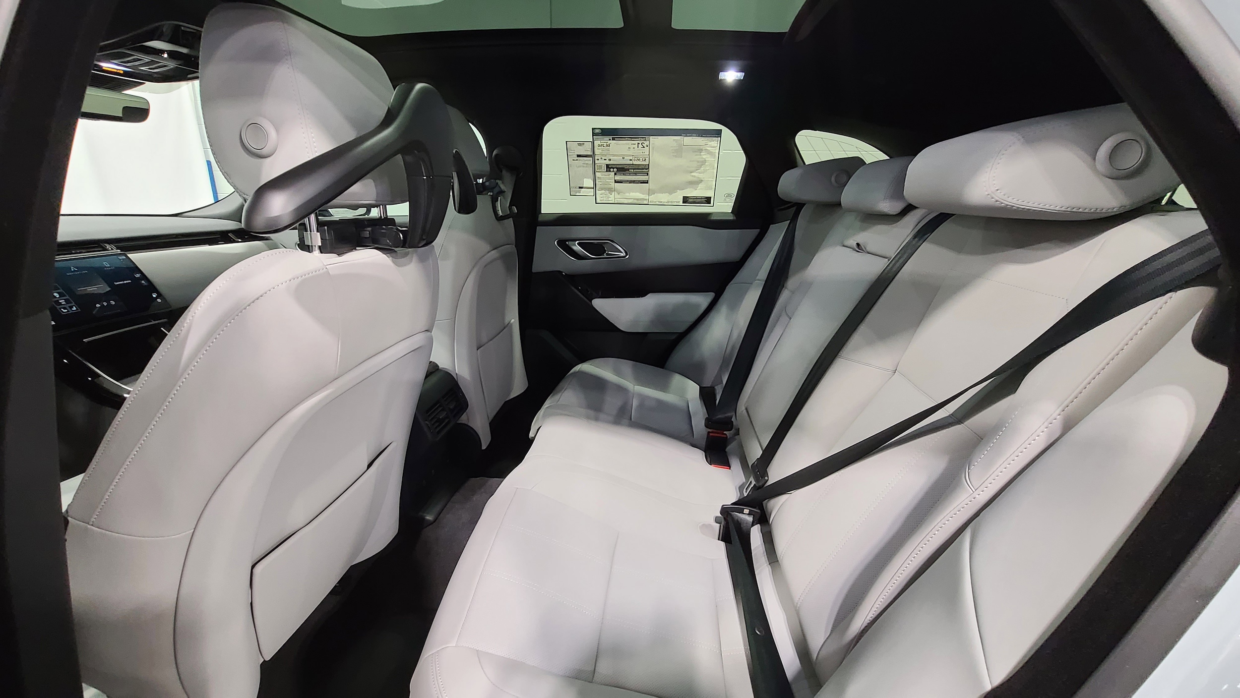 2026 Land Rover Range Rover Velar Dynamic SE photo 5