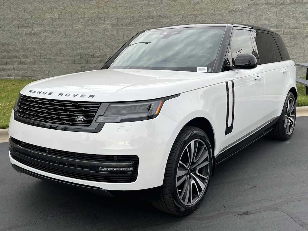 New 2025 Land Rover Range Rover SE SUV