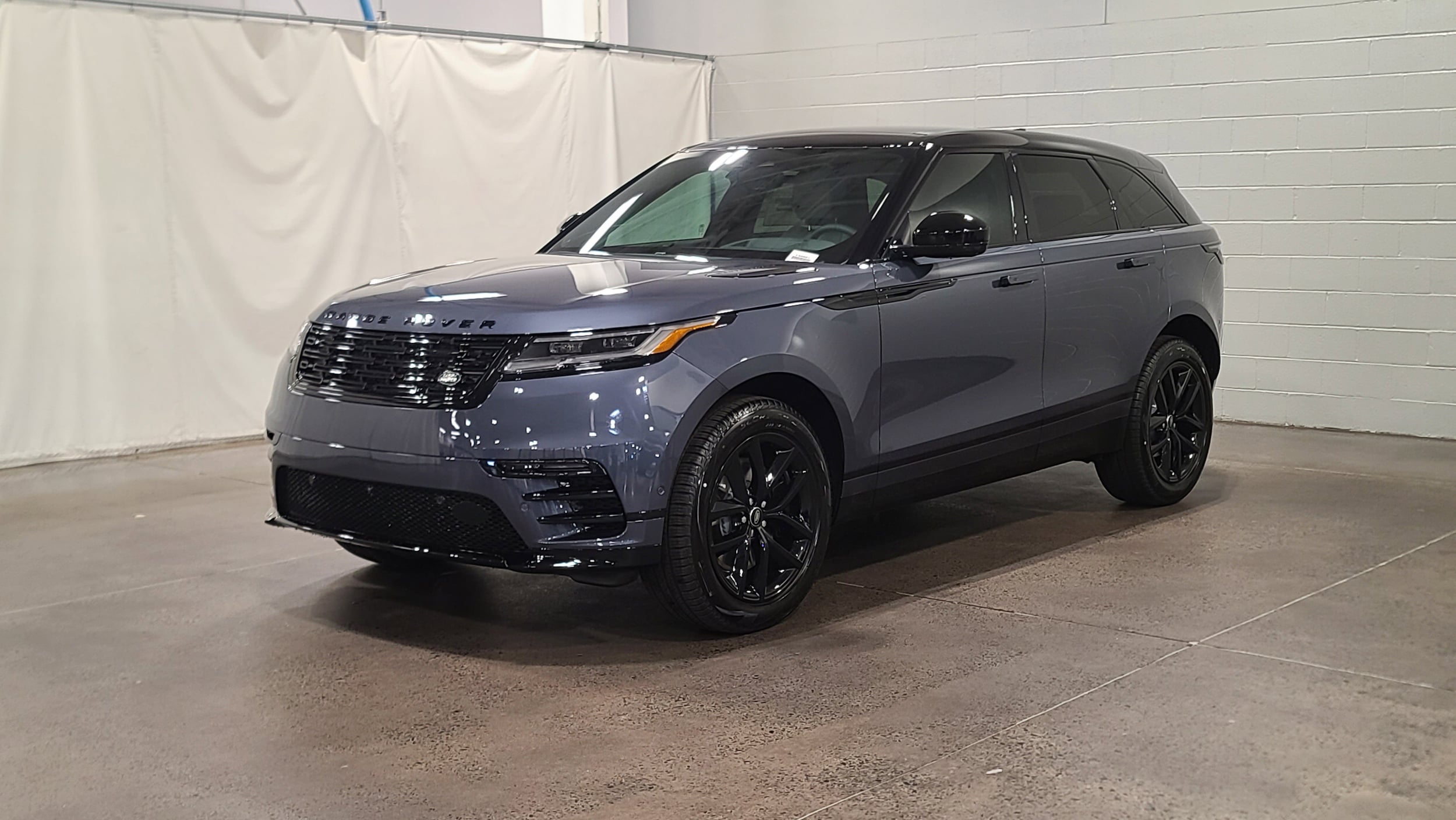 2026 Land Rover Range Rover Velar P250 Dynamic SE's photo