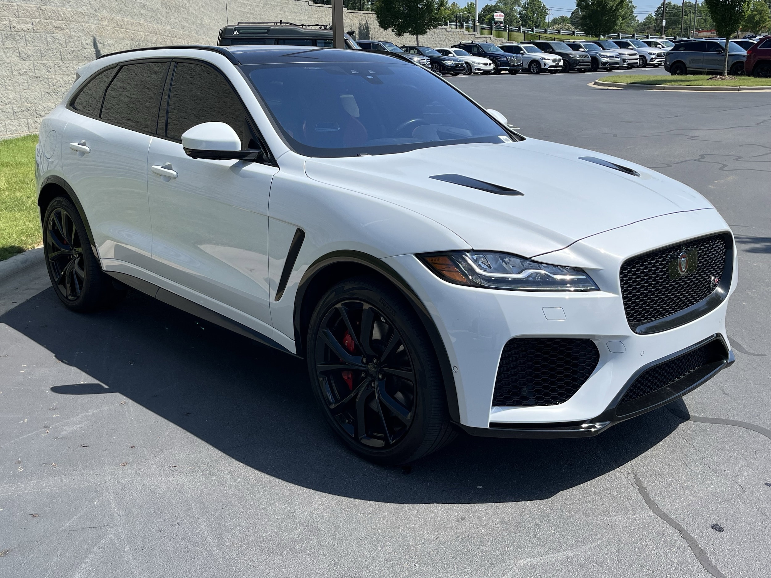 Jaguar F-PACE SVR