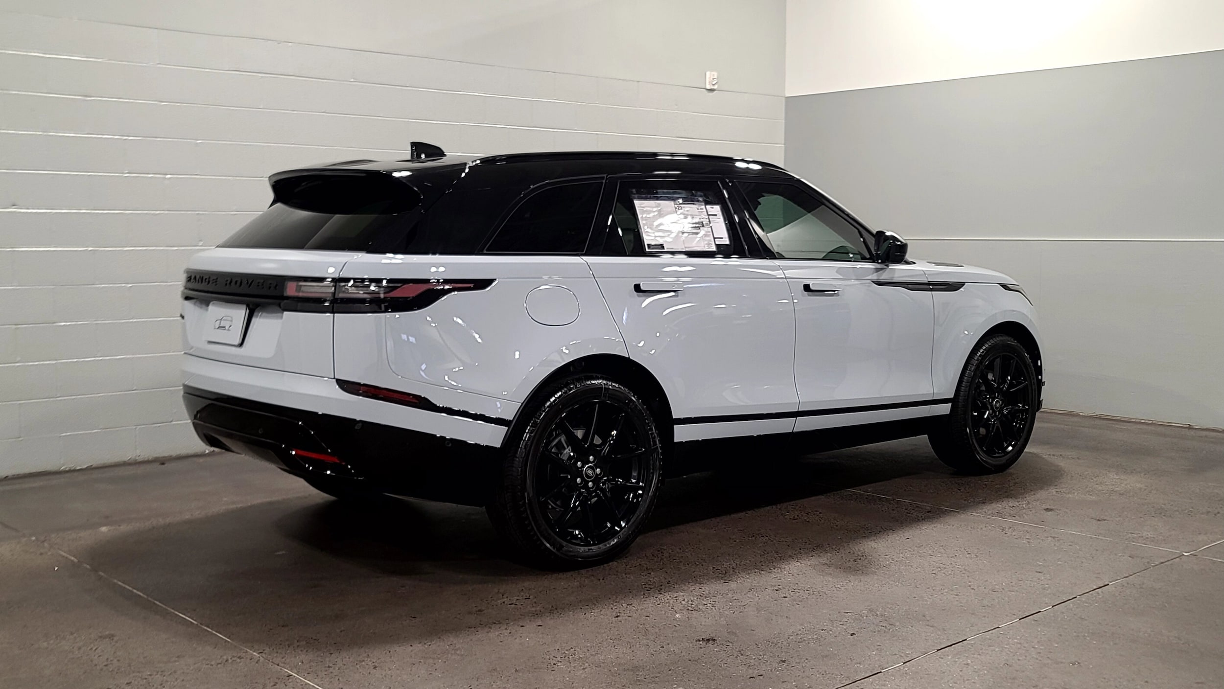 2026 Land Rover Range Rover Velar Dynamic SE photo 2