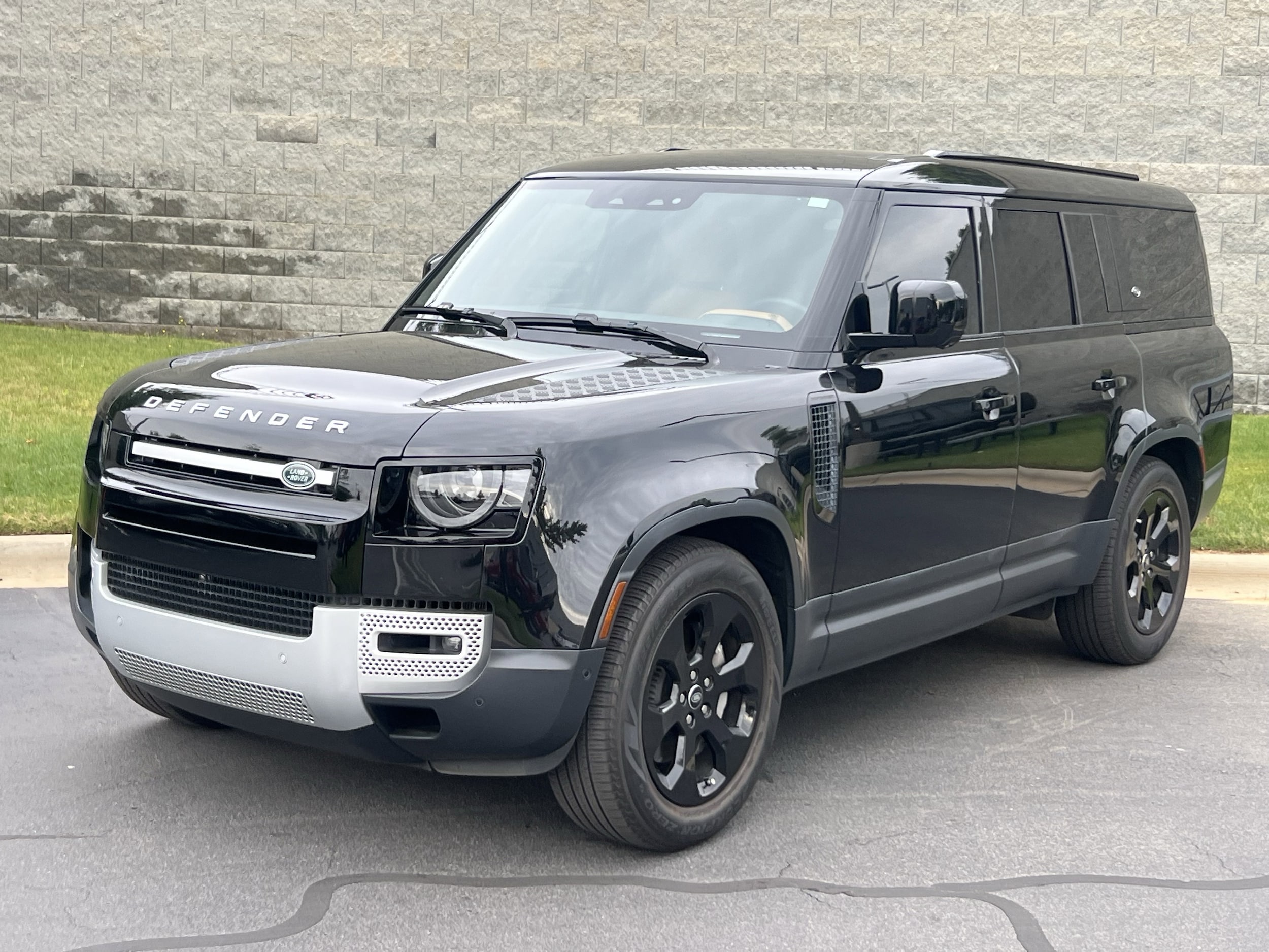 2024 Land Rover Defender 130 S P300's photo