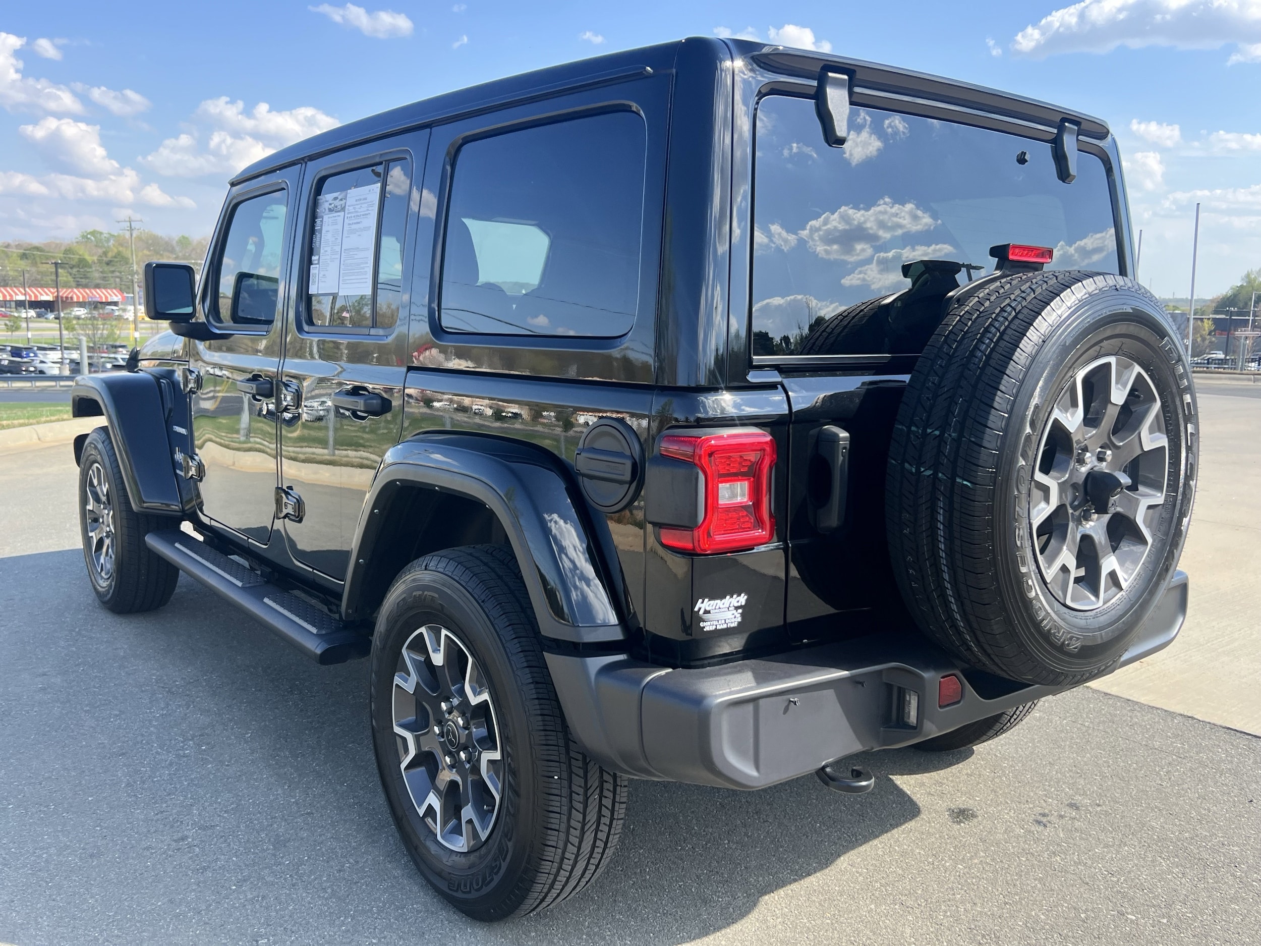 2024 Jeep Wrangler Sahara photo 4