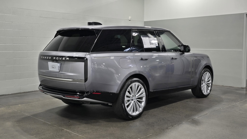 New 2025 Land Rover Range Rover P400 SE SUV