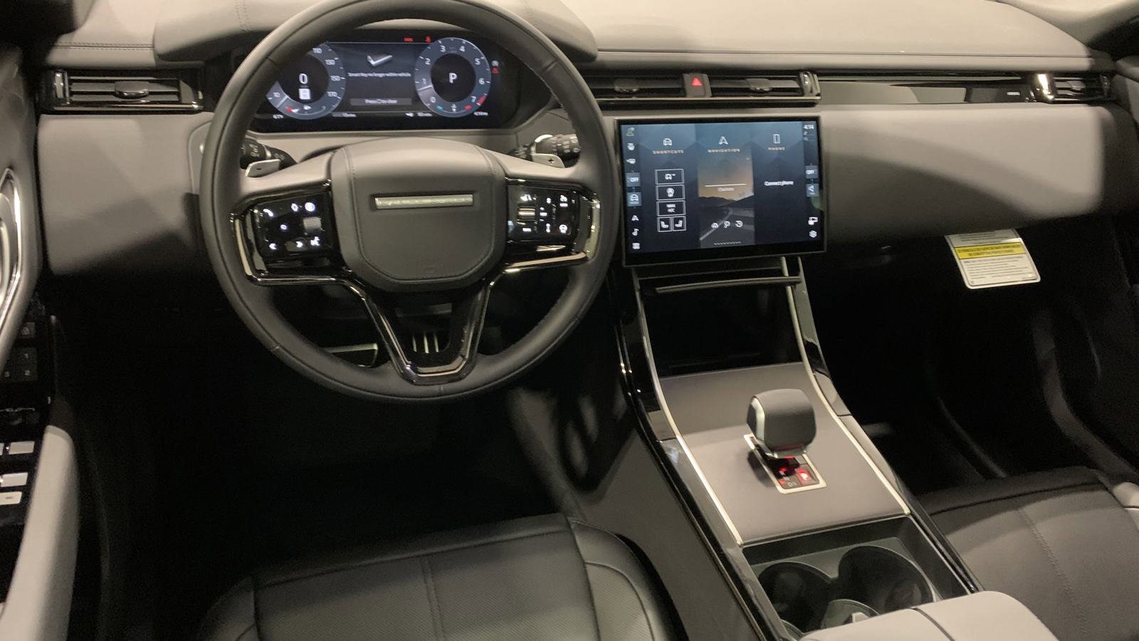 2026 Land Rover Range Rover Velar Dynamic SE photo 4