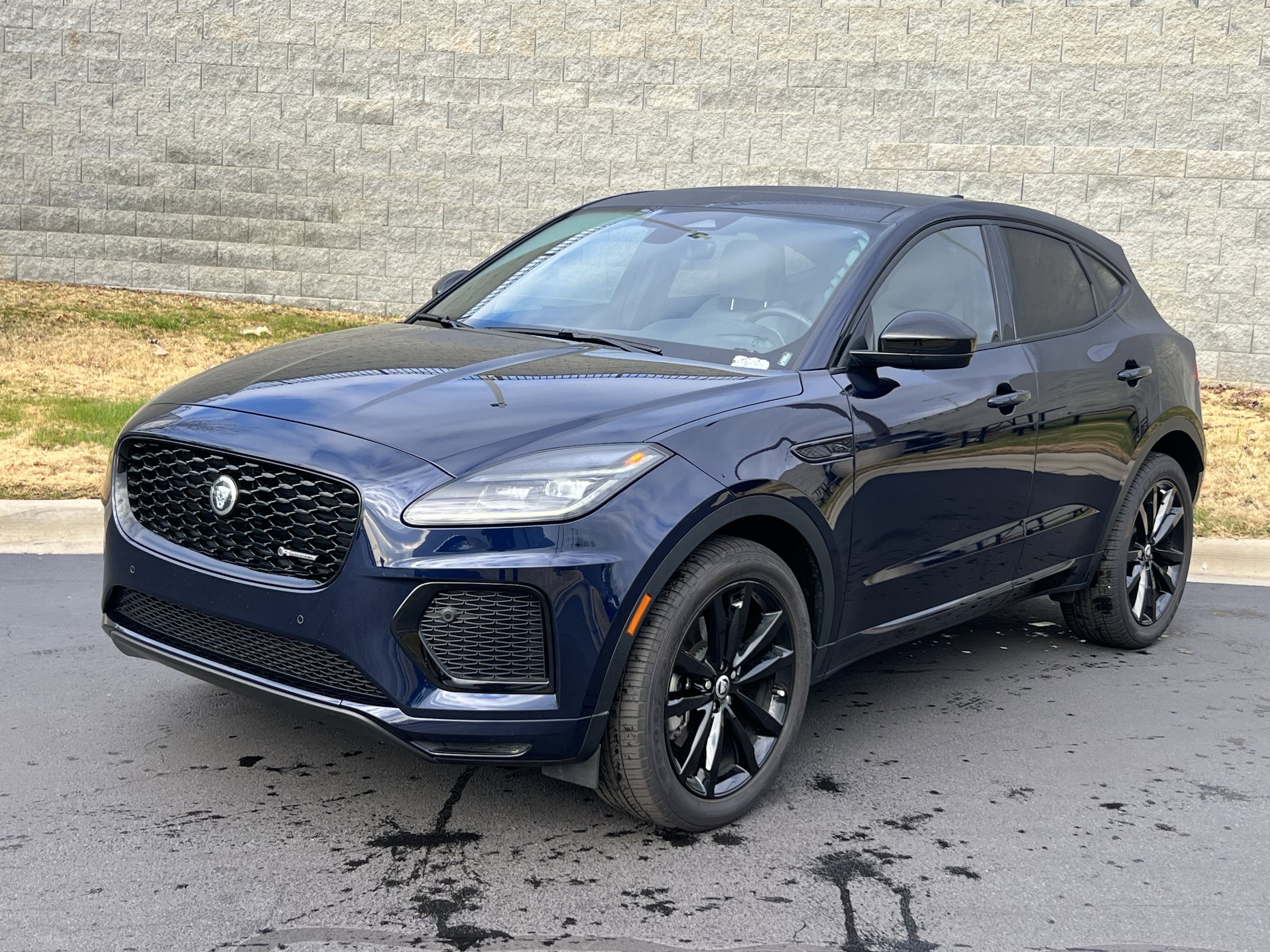 2024 Jaguar E-Pace R-DYNAMIC SE's photo
