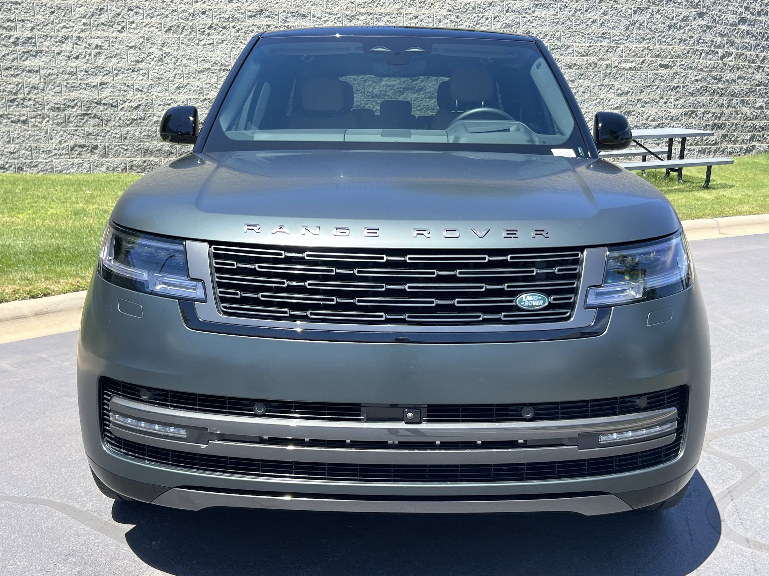 2025 Land Rover Range Rover SE photo 3