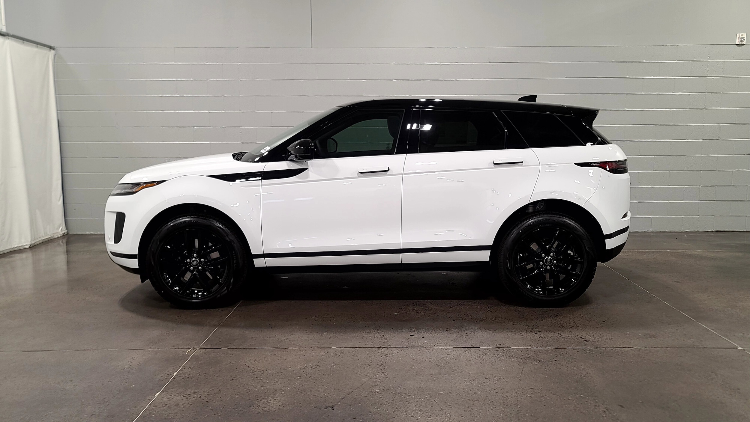 2026 Land Rover Range Rover Evoque Core S photo 6