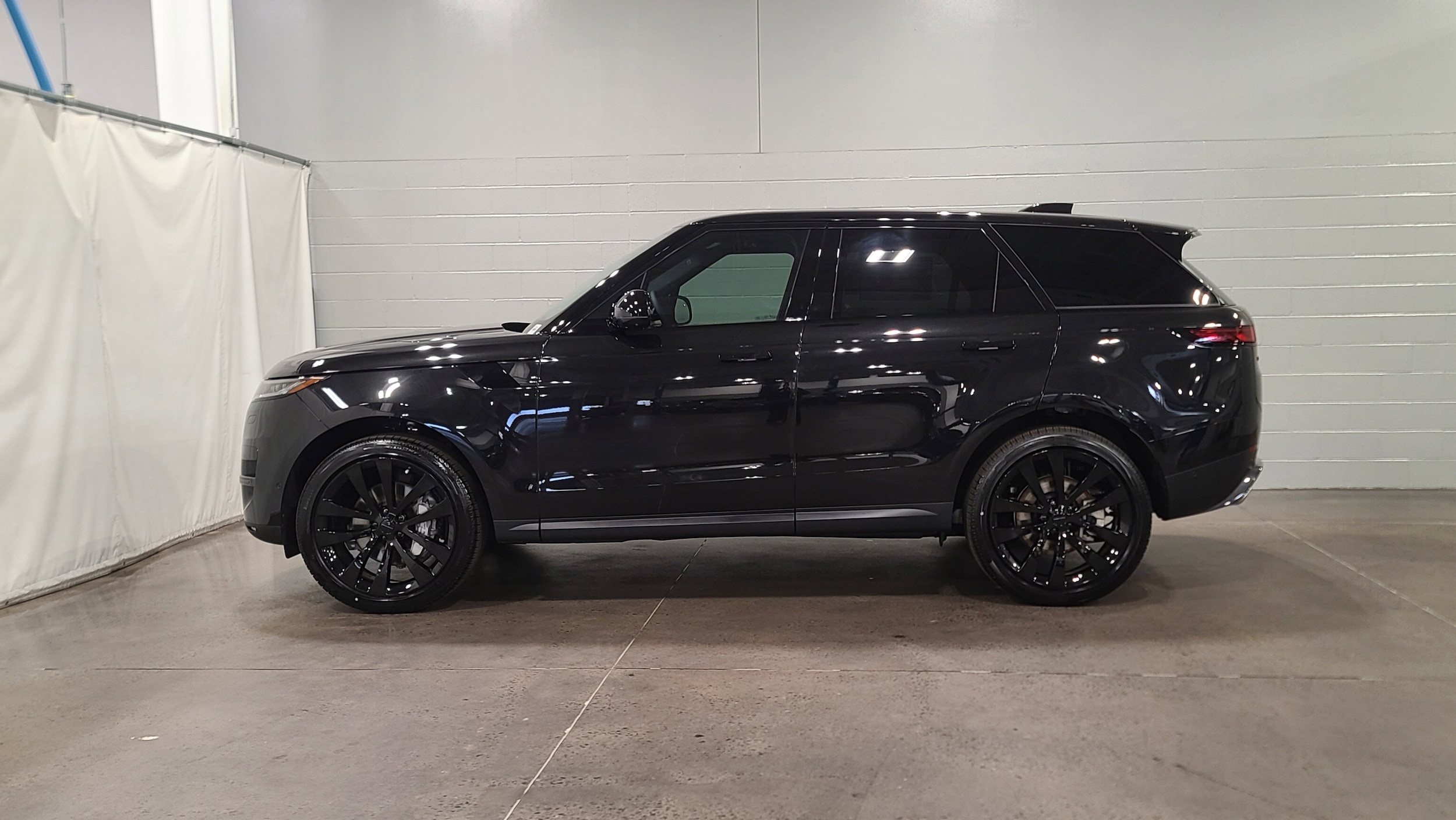 2026 Land Rover Range Rover Sport SE photo 6