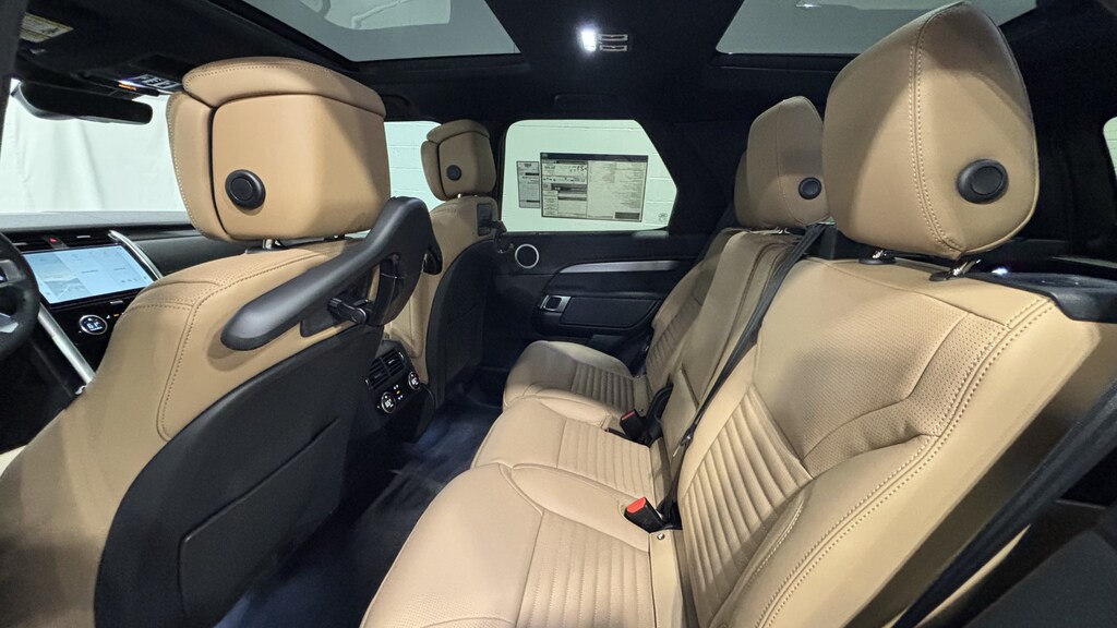 New 2026 Land Rover Discovery Dynamic SE SUV