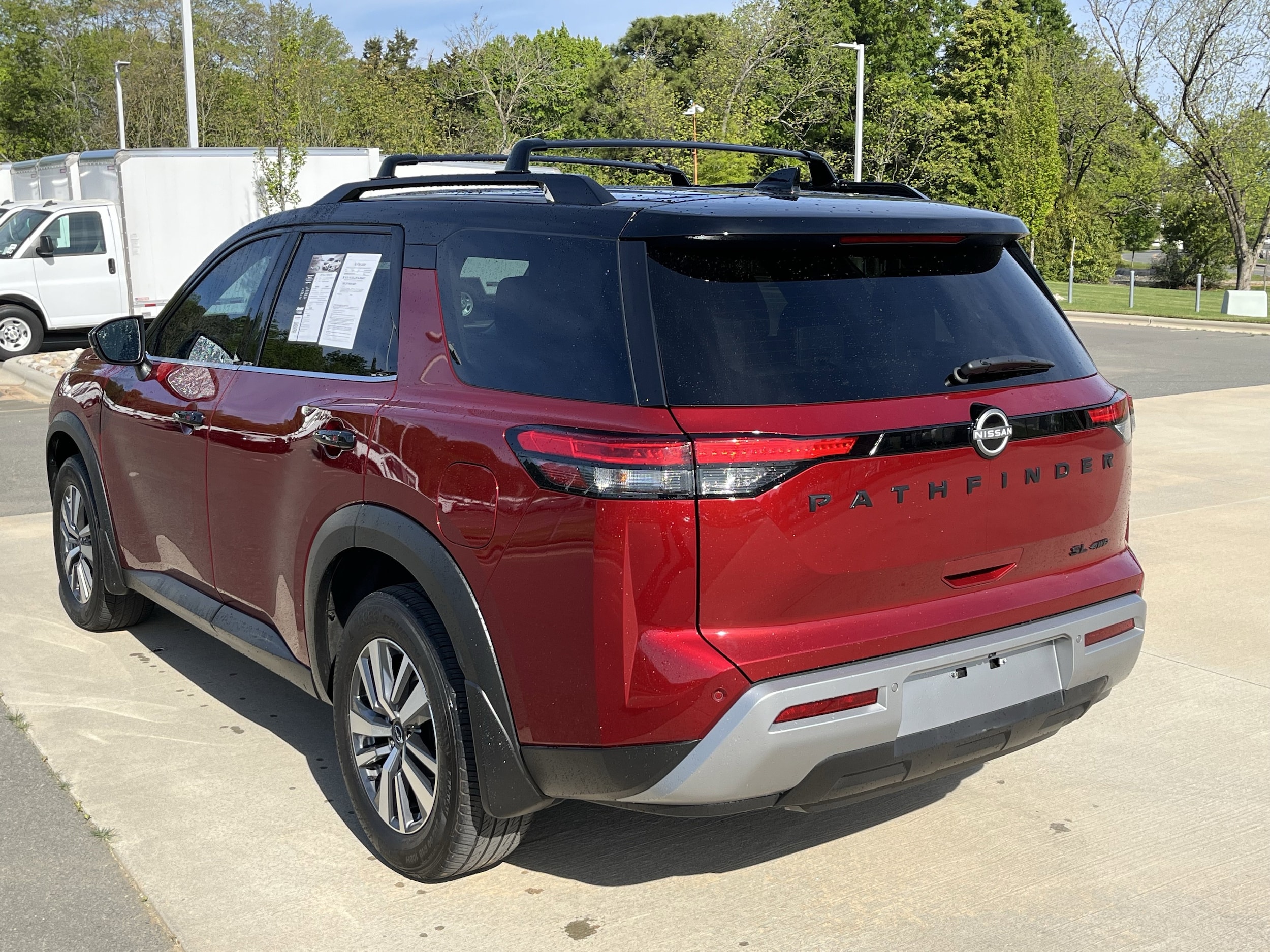 2023 Nissan Pathfinder SL photo 5