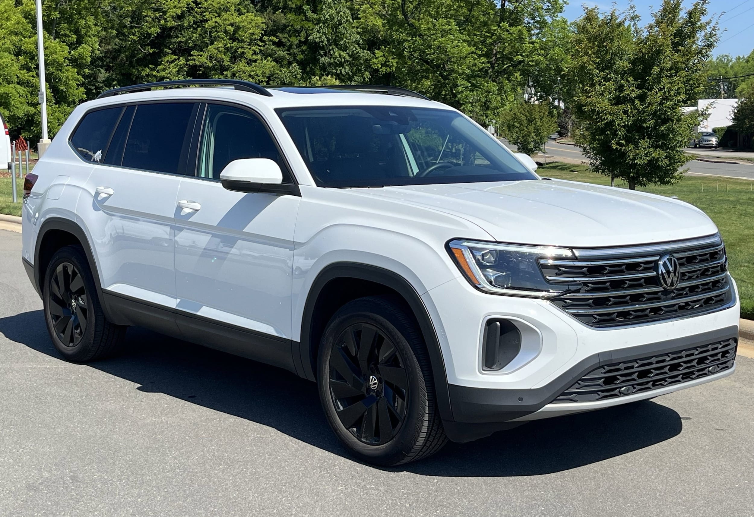 2024 Volkswagen Atlas 2.0T SE w/Tech's photo