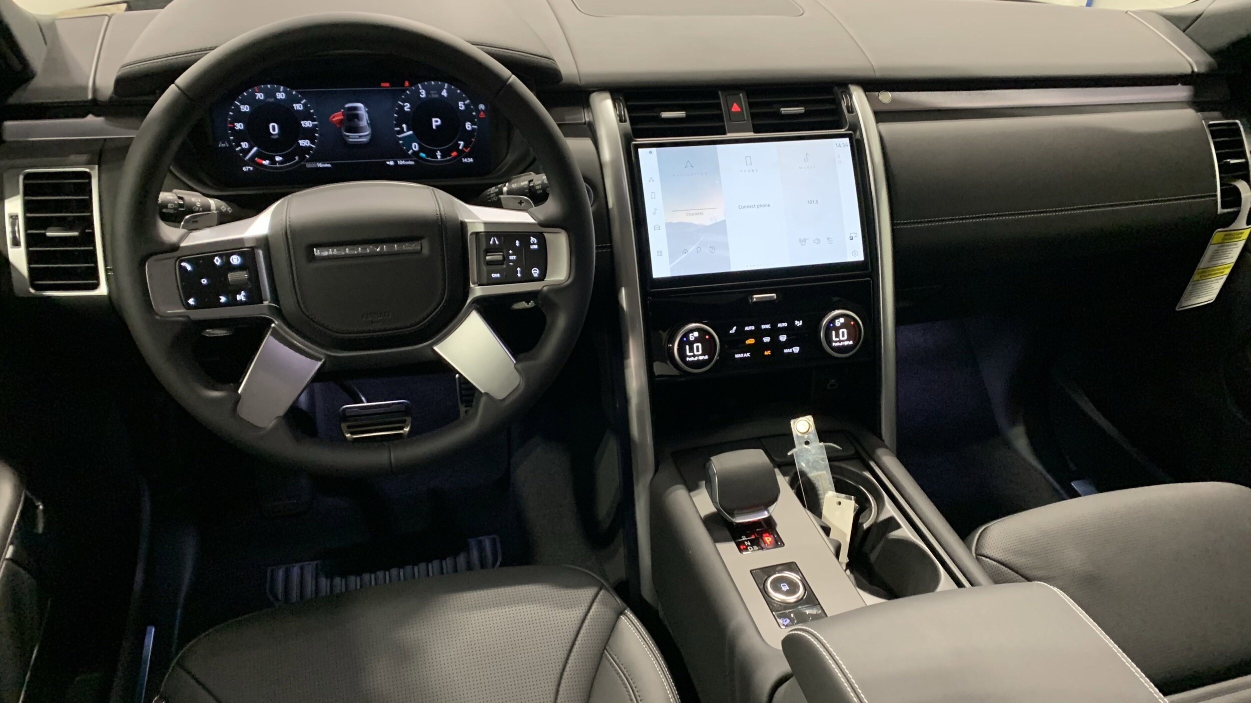 2025 Land Rover Discovery Metropolitan Edition photo 4