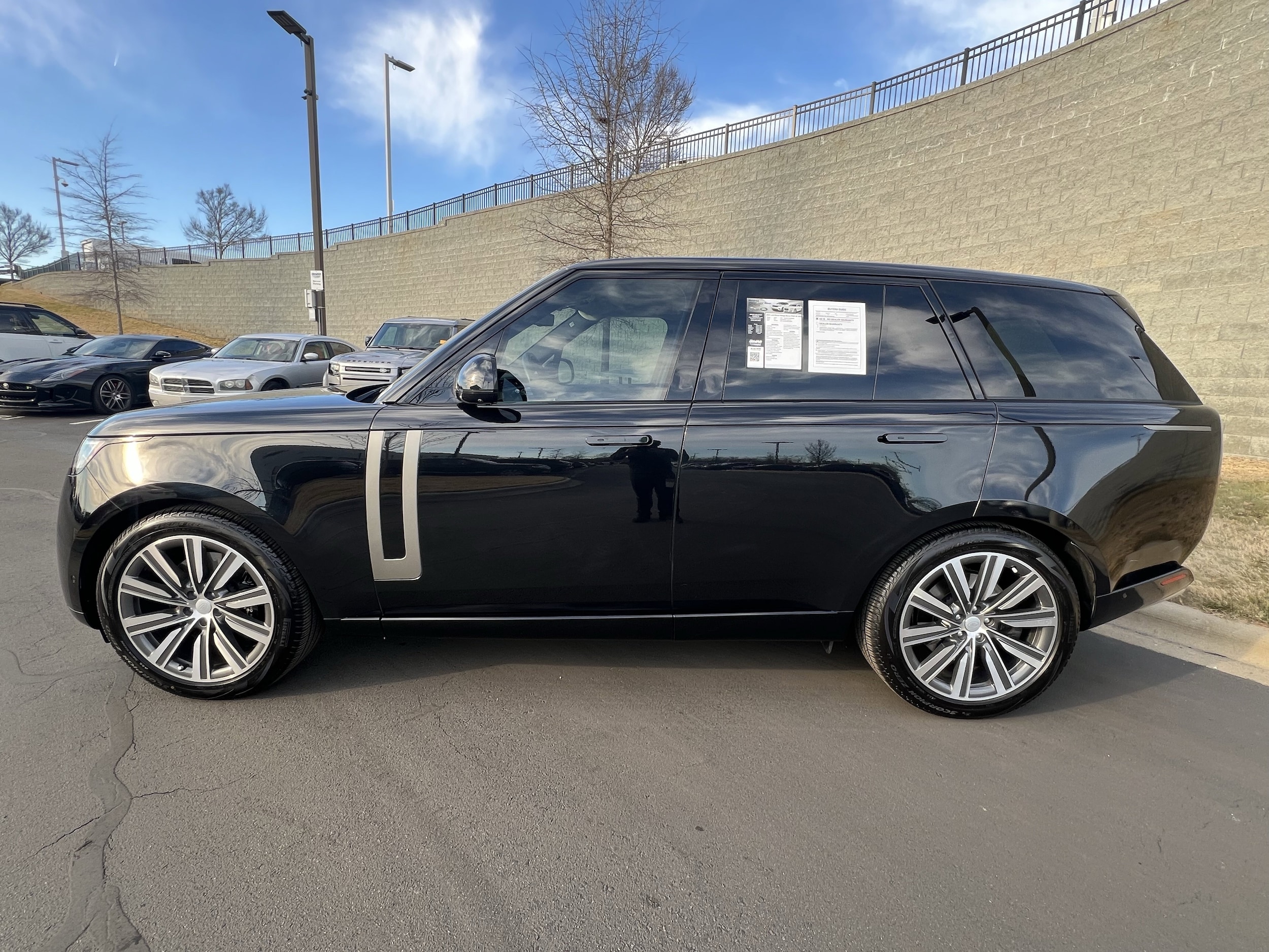 2023 Land Rover Range Rover P530 SE SWB photo 2