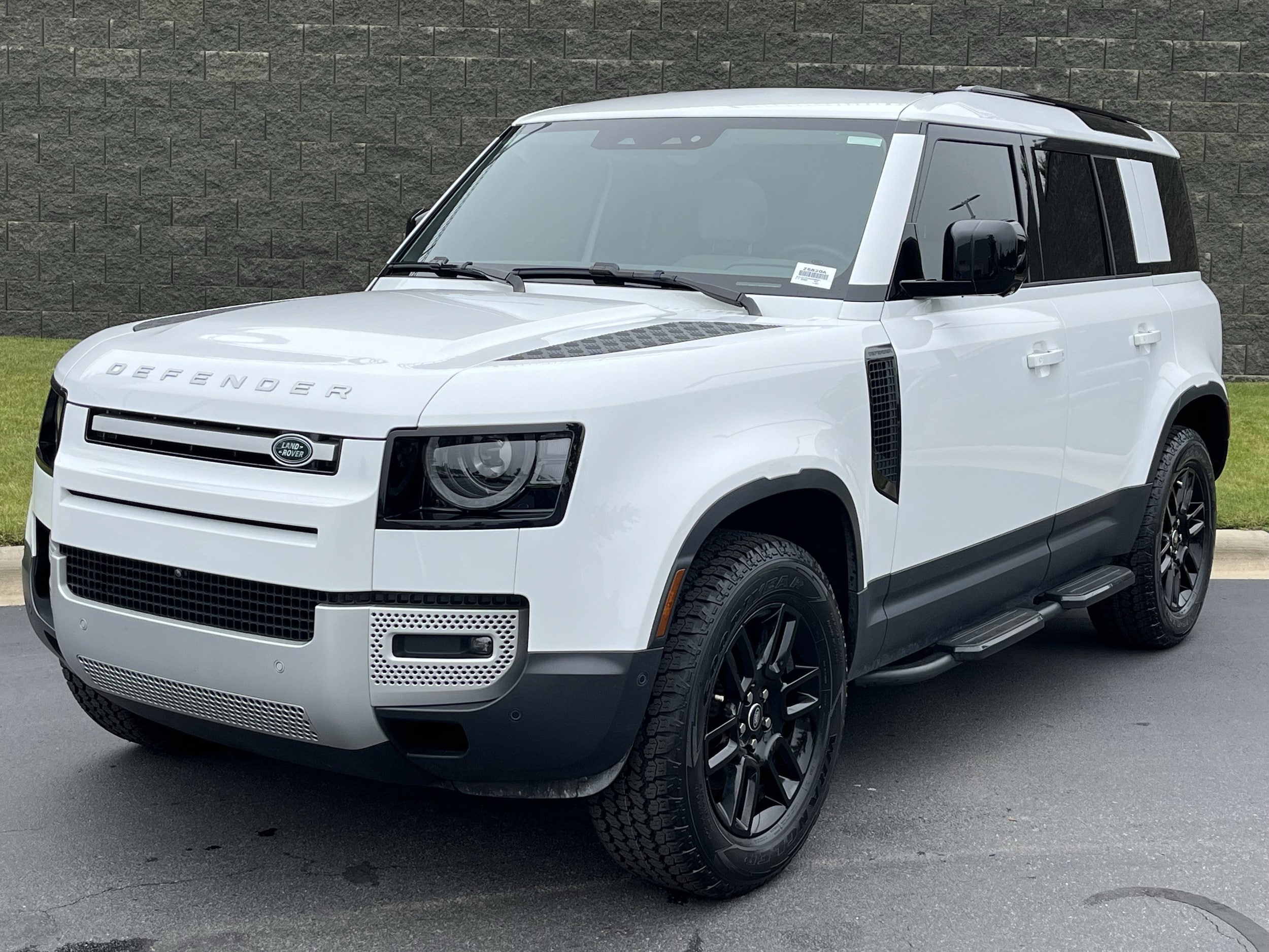 2025 Land Rover Defender 110 S P300's photo