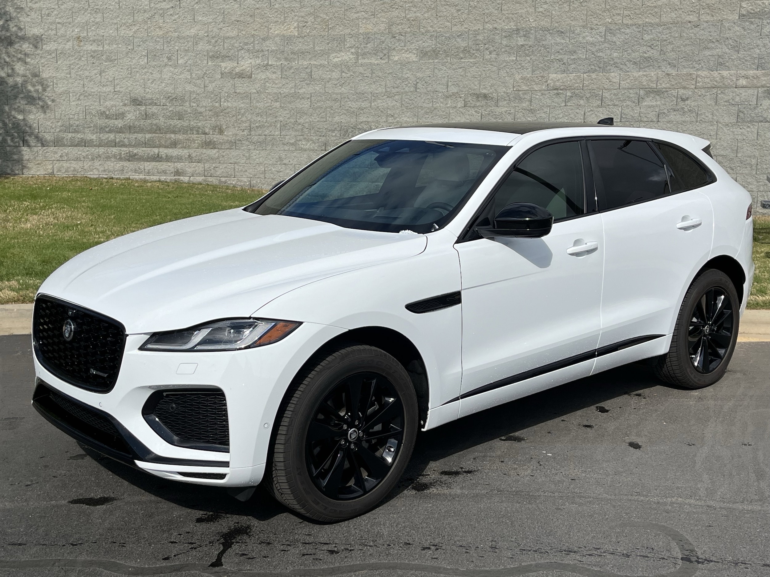 2025 Jaguar F-PACE R-Dynamic S