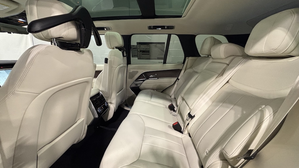 New 2026 Land Rover Range Rover SE SUV
