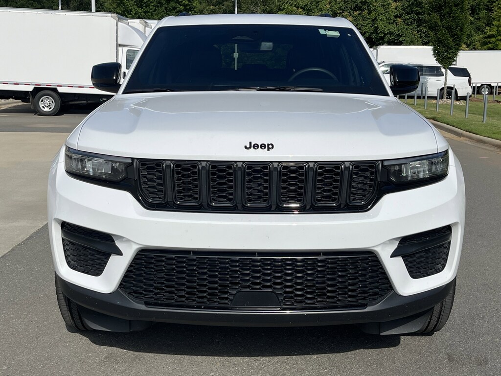Used 2023 Jeep Grand Cherokee Altitude SUV
