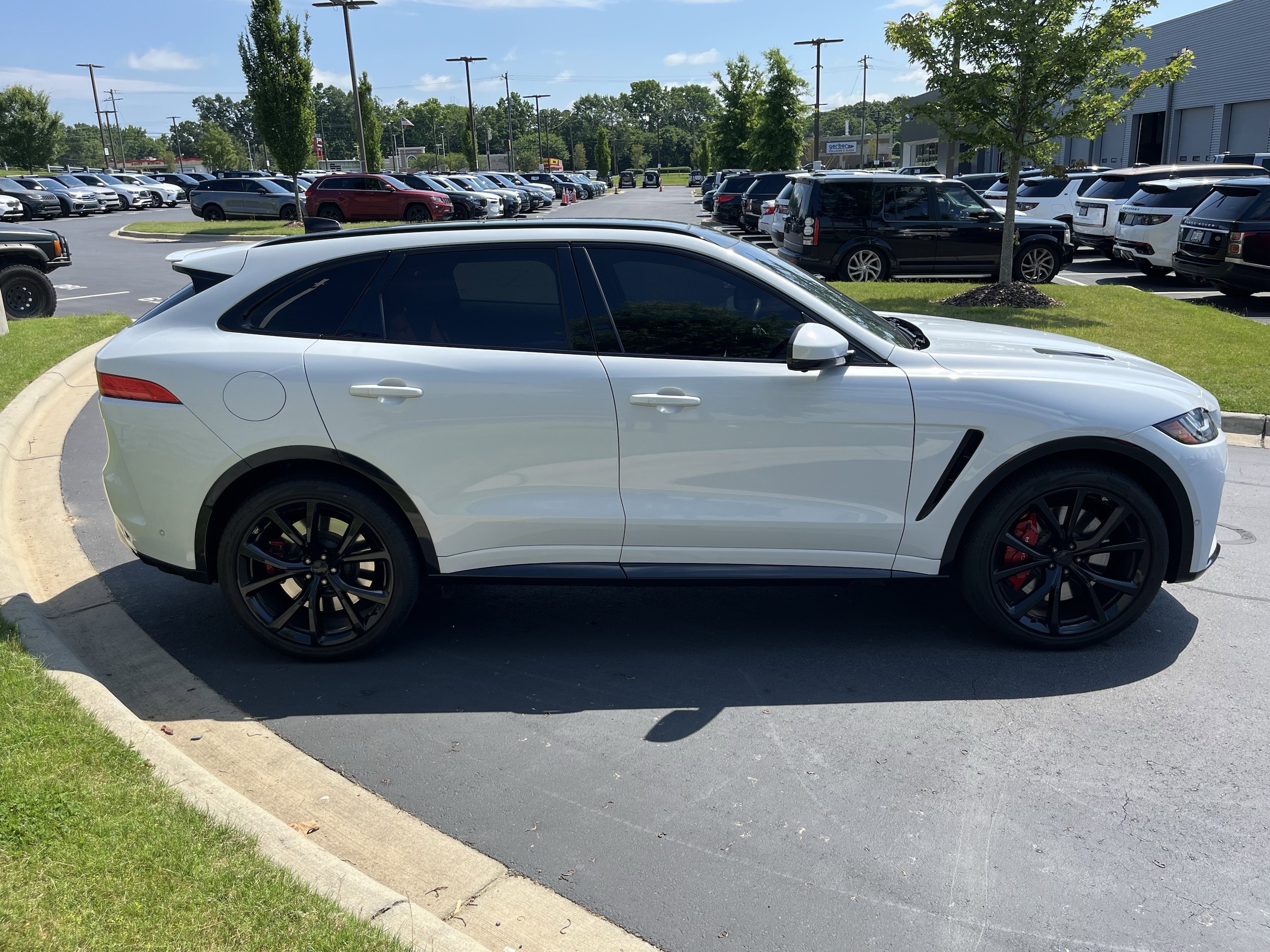 Jaguar F-PACE SVR