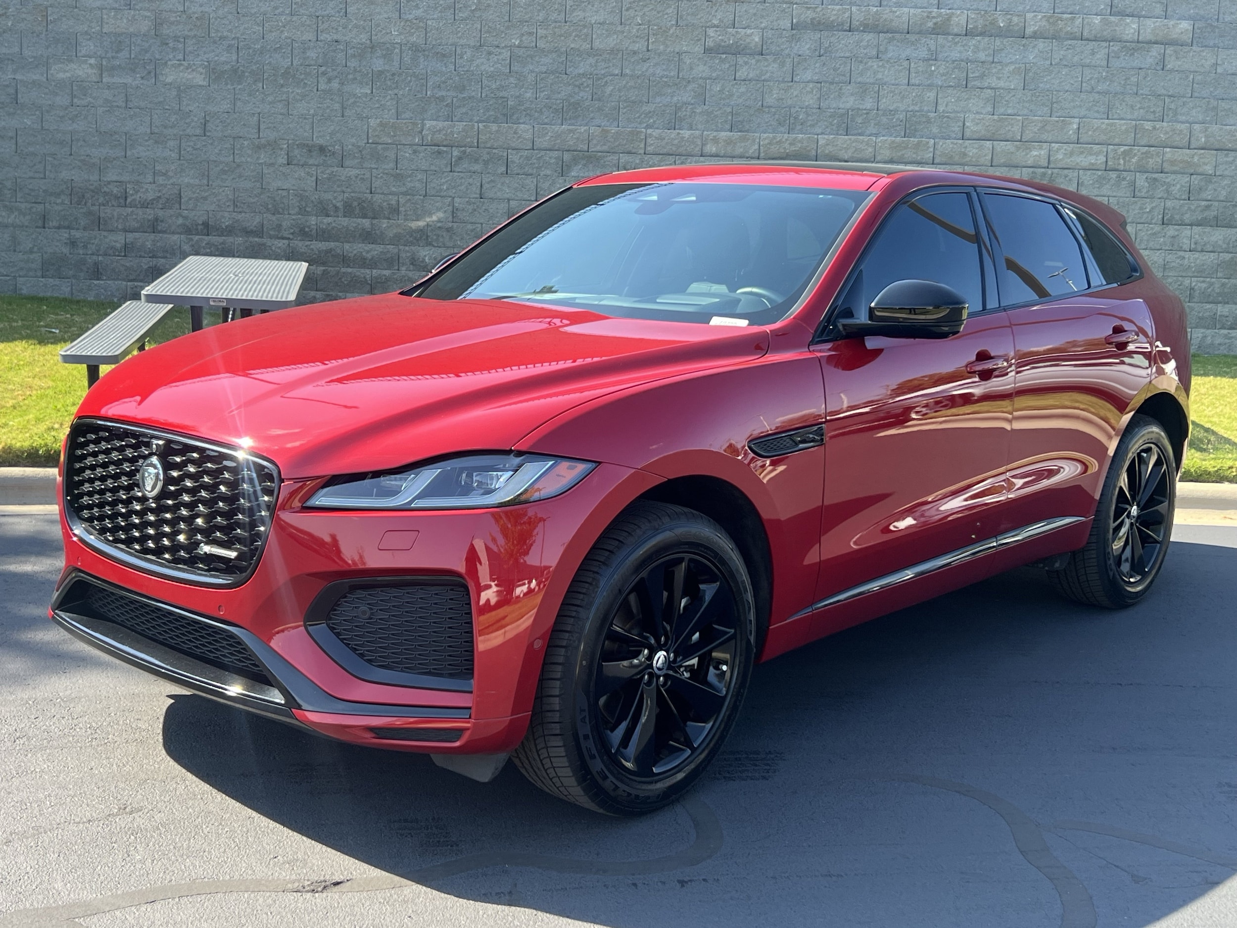 2025 Jaguar F-PACE R-Dynamic S's photo