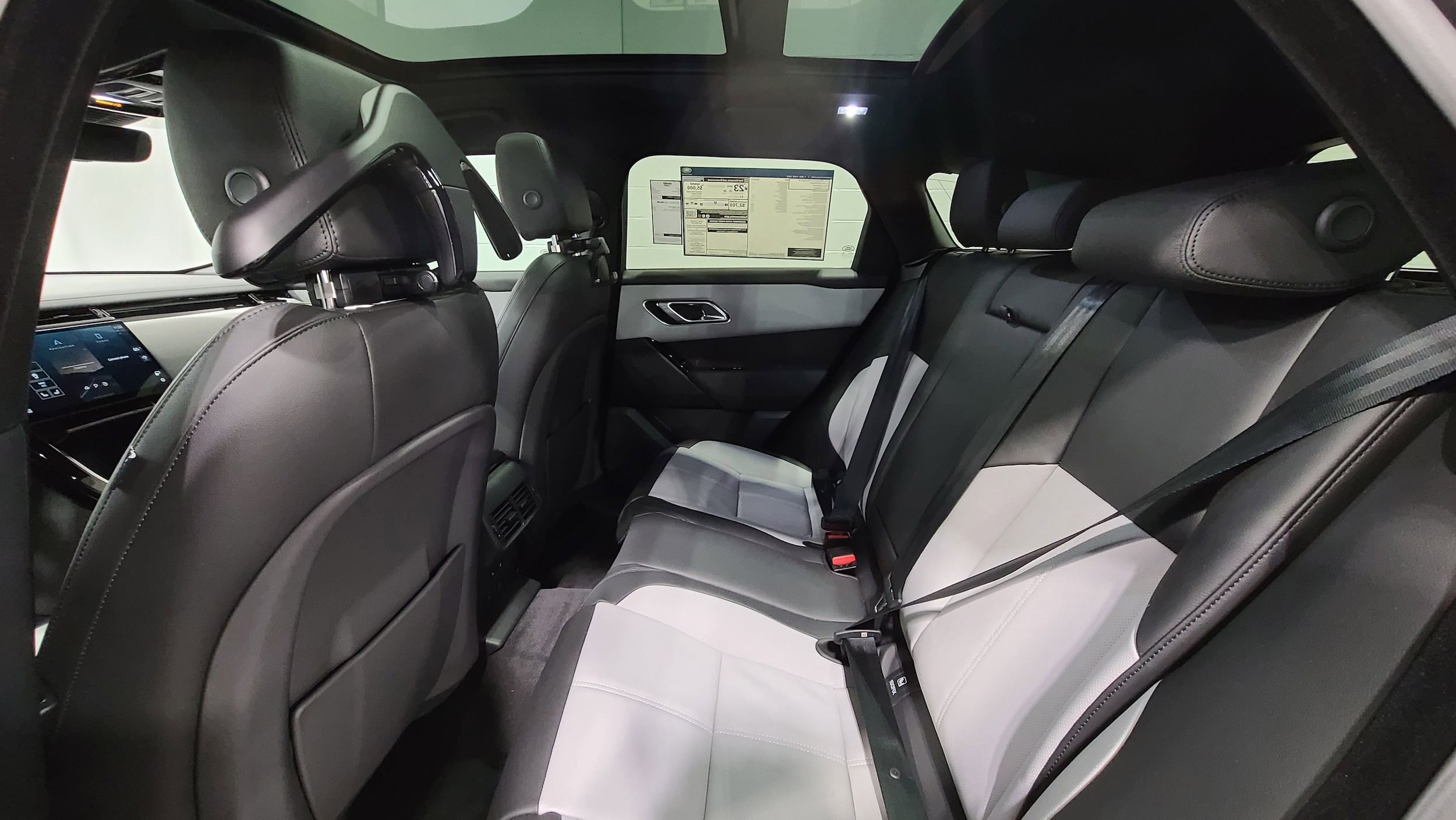 2026 Land Rover Range Rover Velar Dynamic SE photo 5