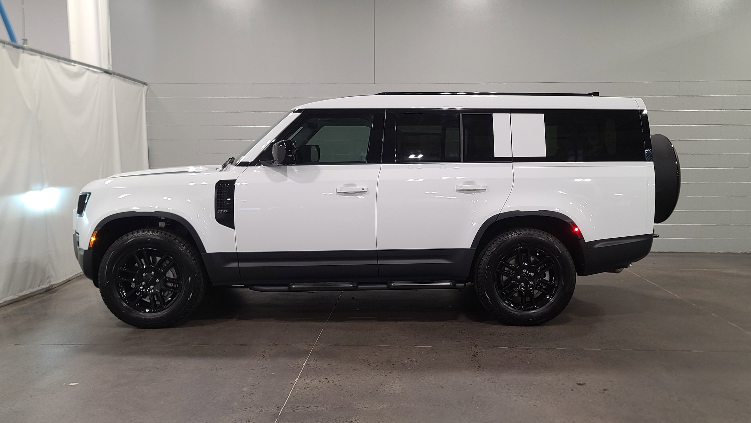 2026 Land Rover Defender S photo 6