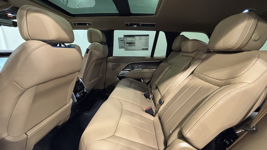 New 2026 Land Rover Range Rover SE LWB 7-Seats / V8 SUV
