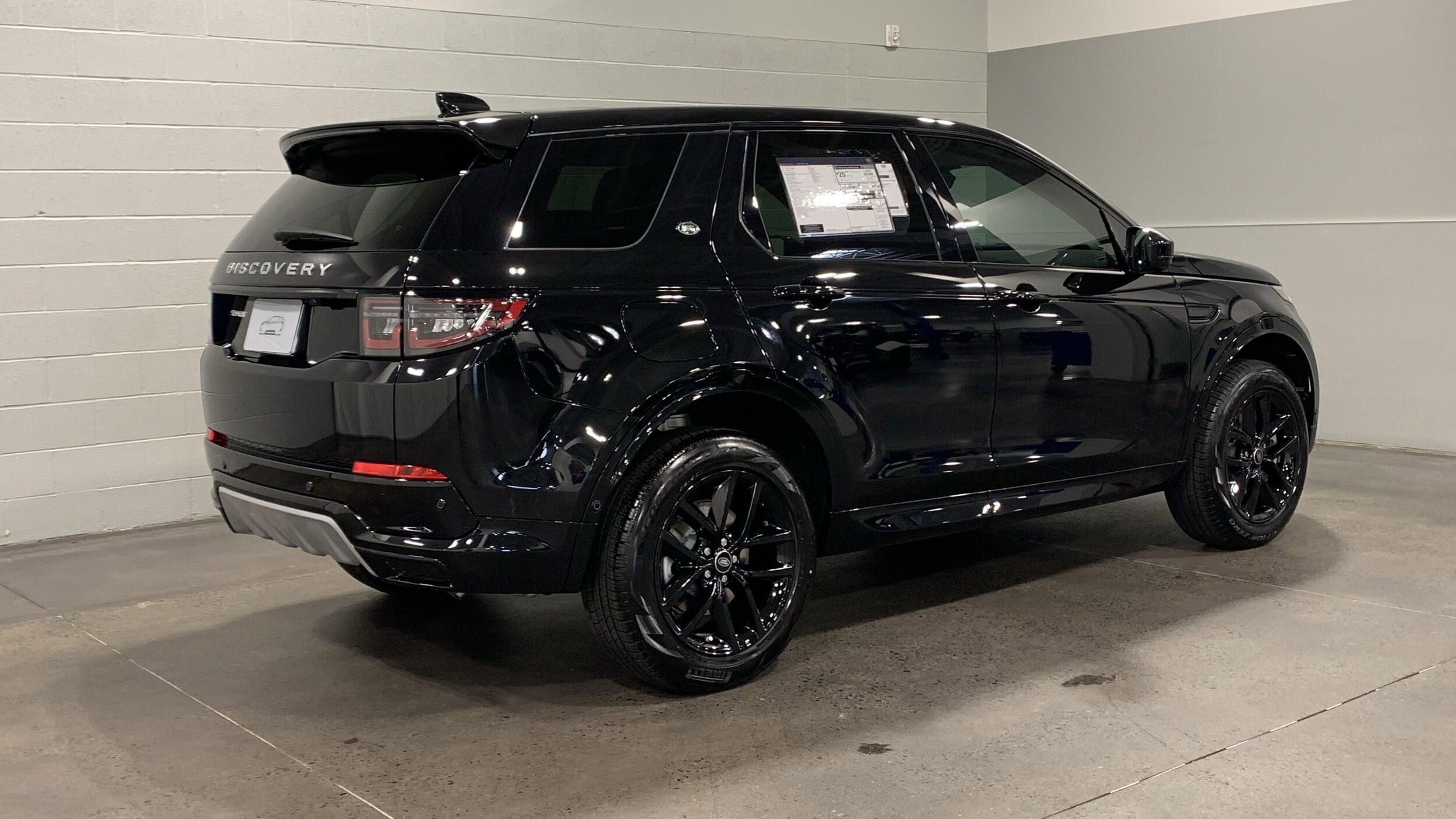 2025 Land Rover Discovery Sport S photo 2