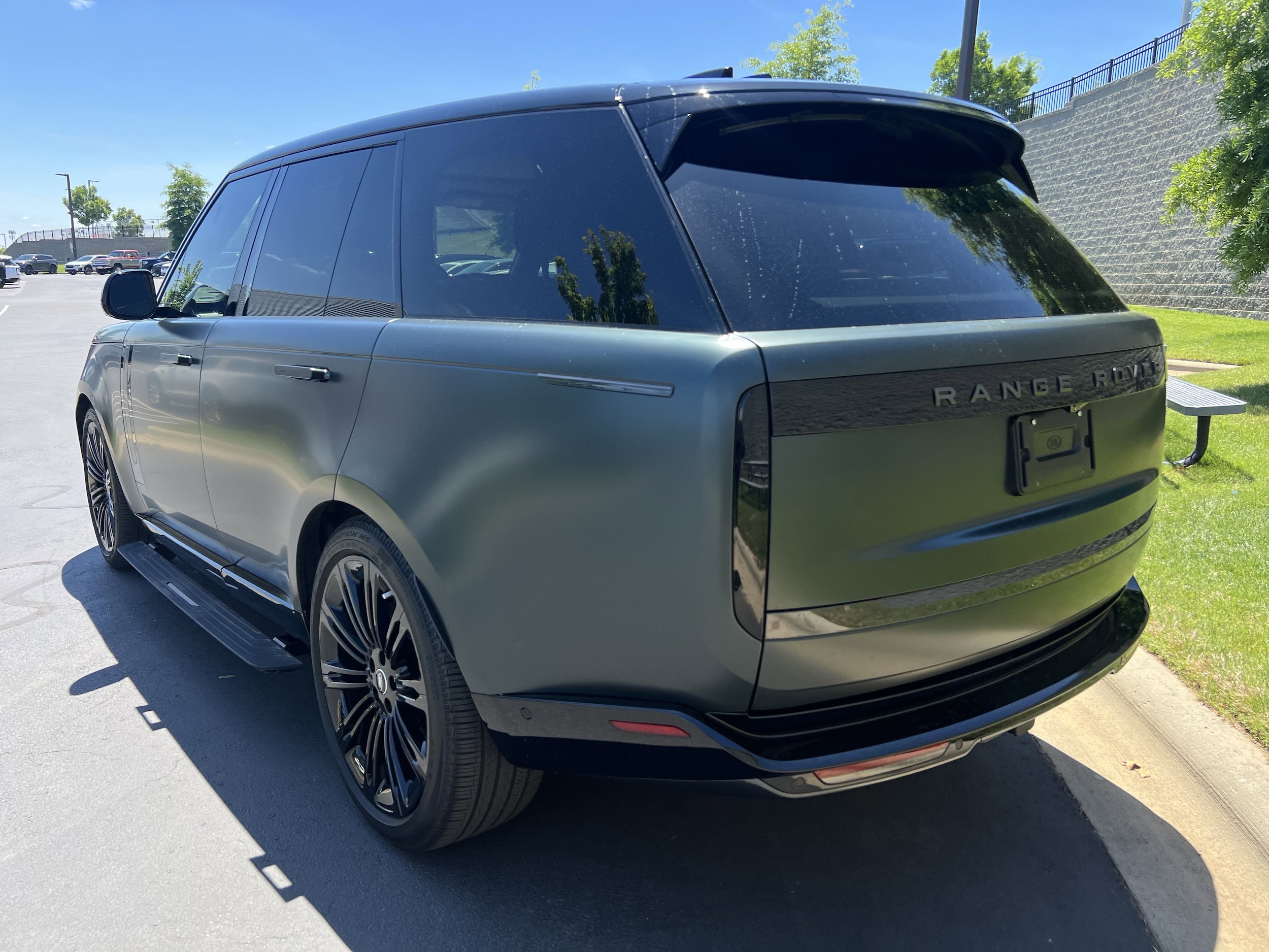 2025 Land Rover Range Rover SE photo 2