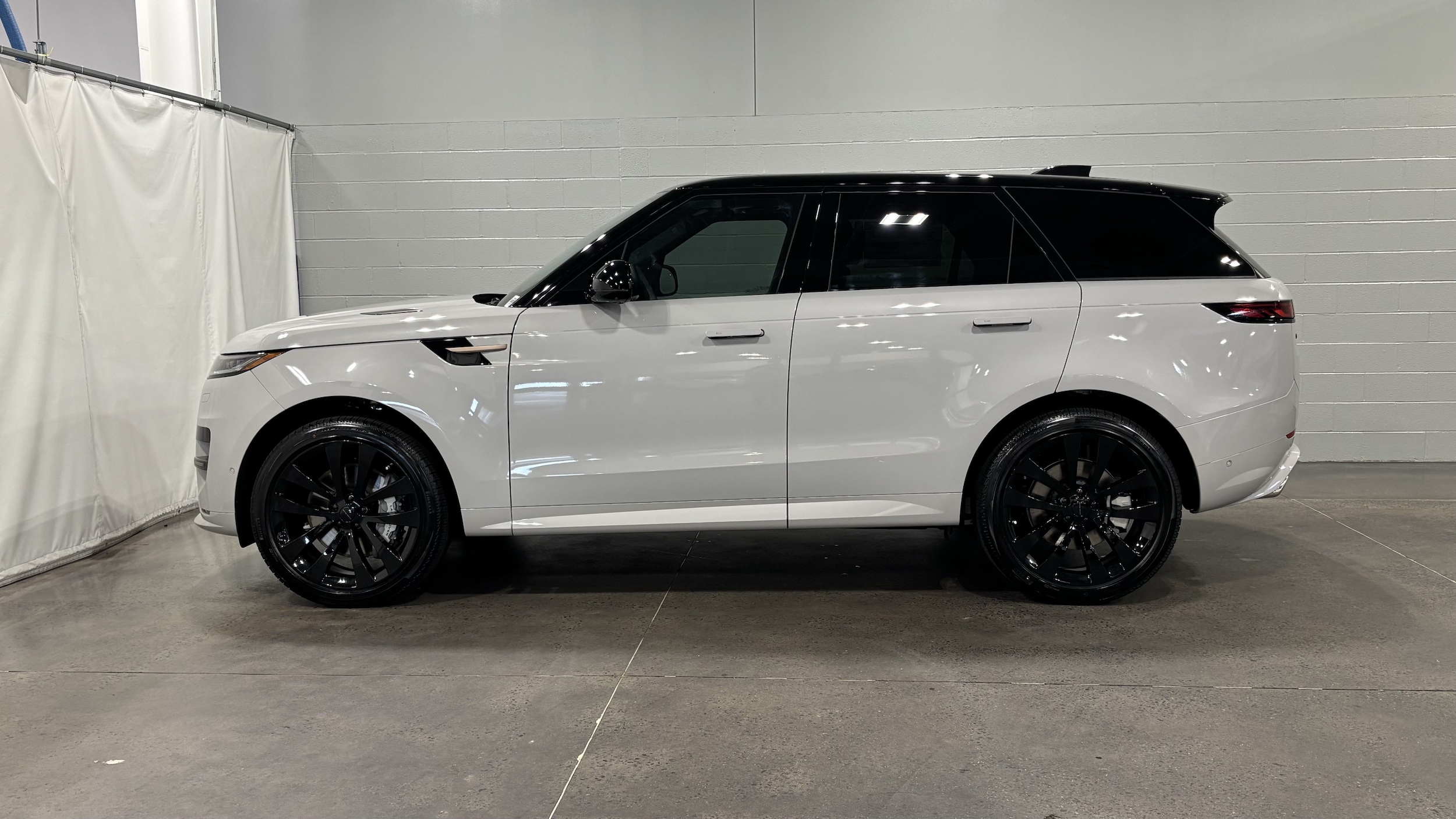 2027 Land Rover Range Rover Sport Dynamic SE