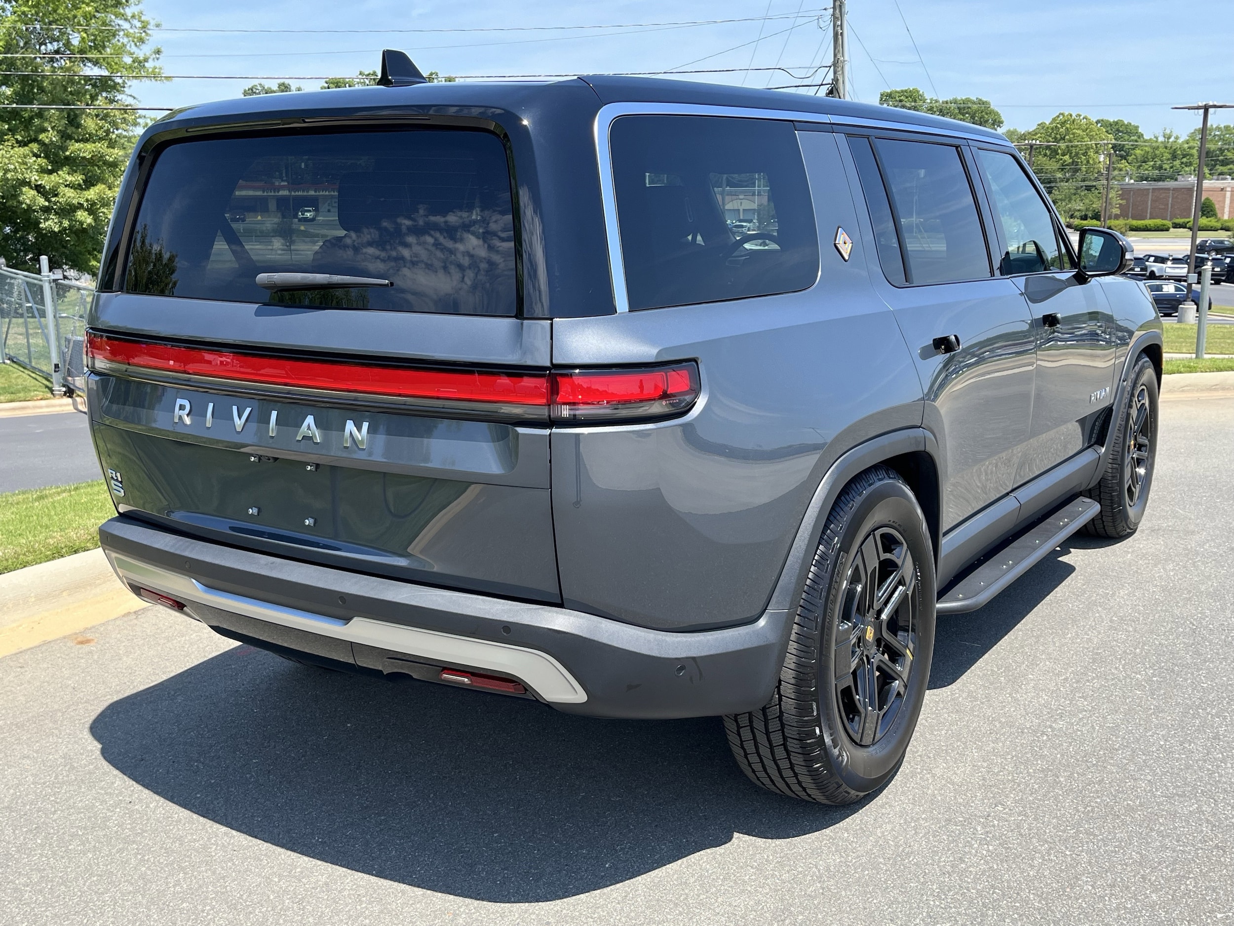 Rivian R1S Adventure