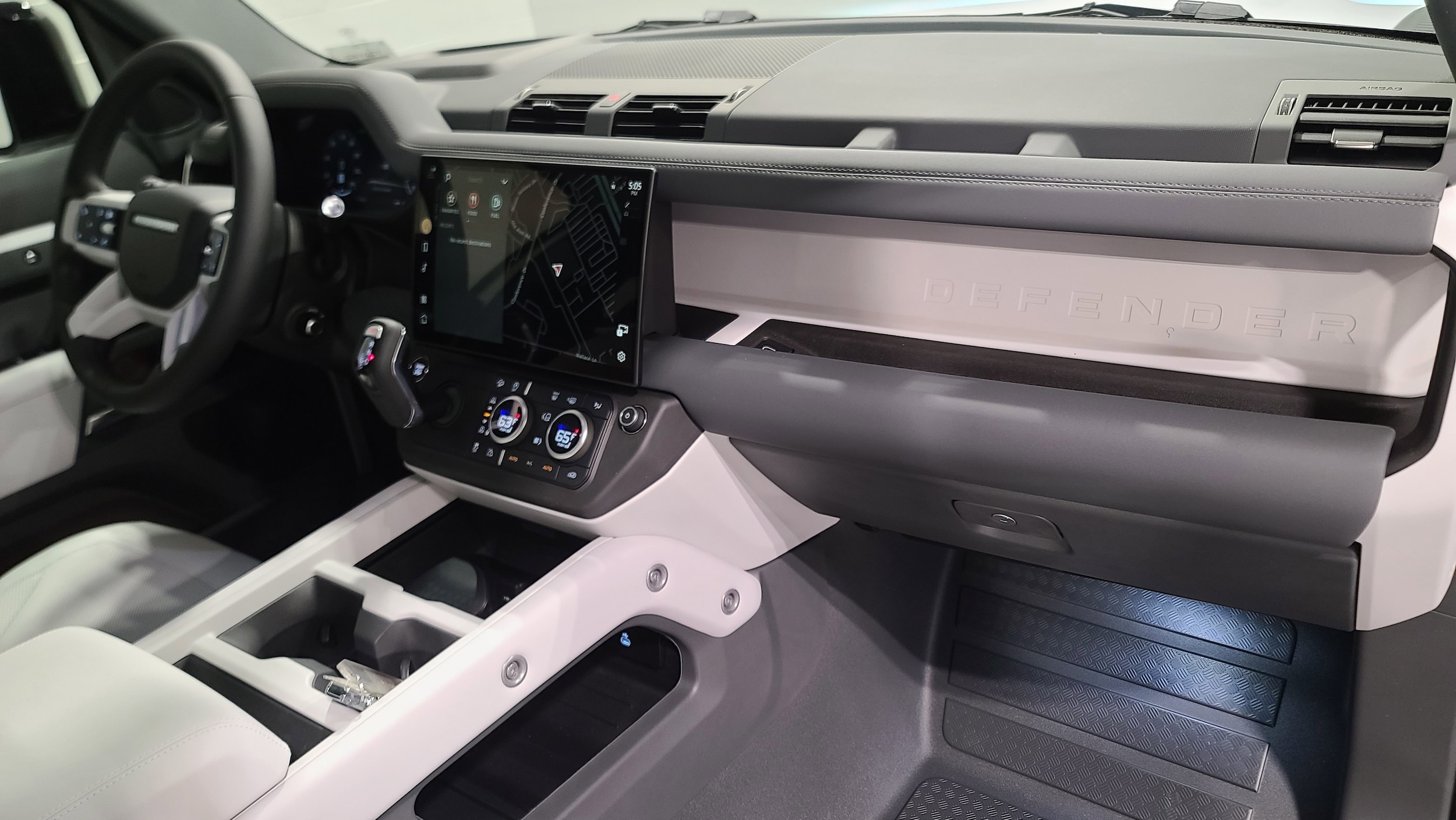 2026 Land Rover Defender S photo 3