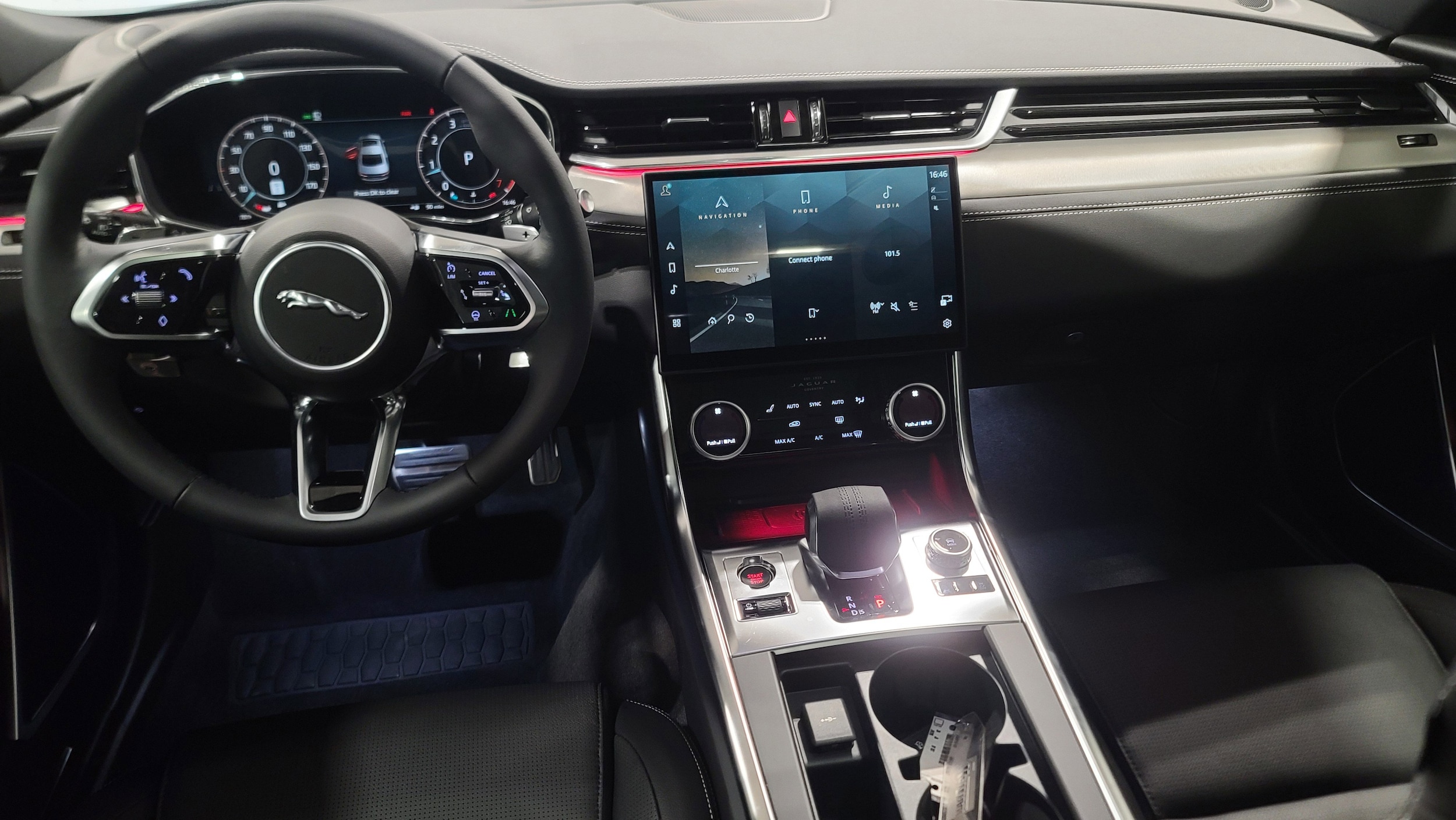 2024 Jaguar XF R-Dynamic SE photo 4