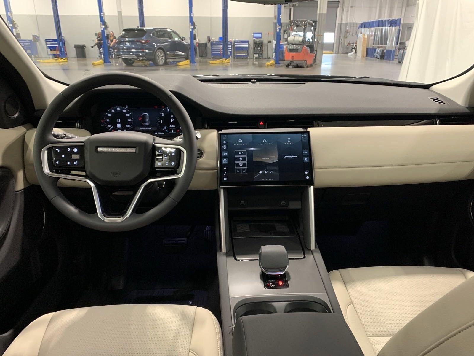 2024 Land Rover Discovery Sport S photo 4