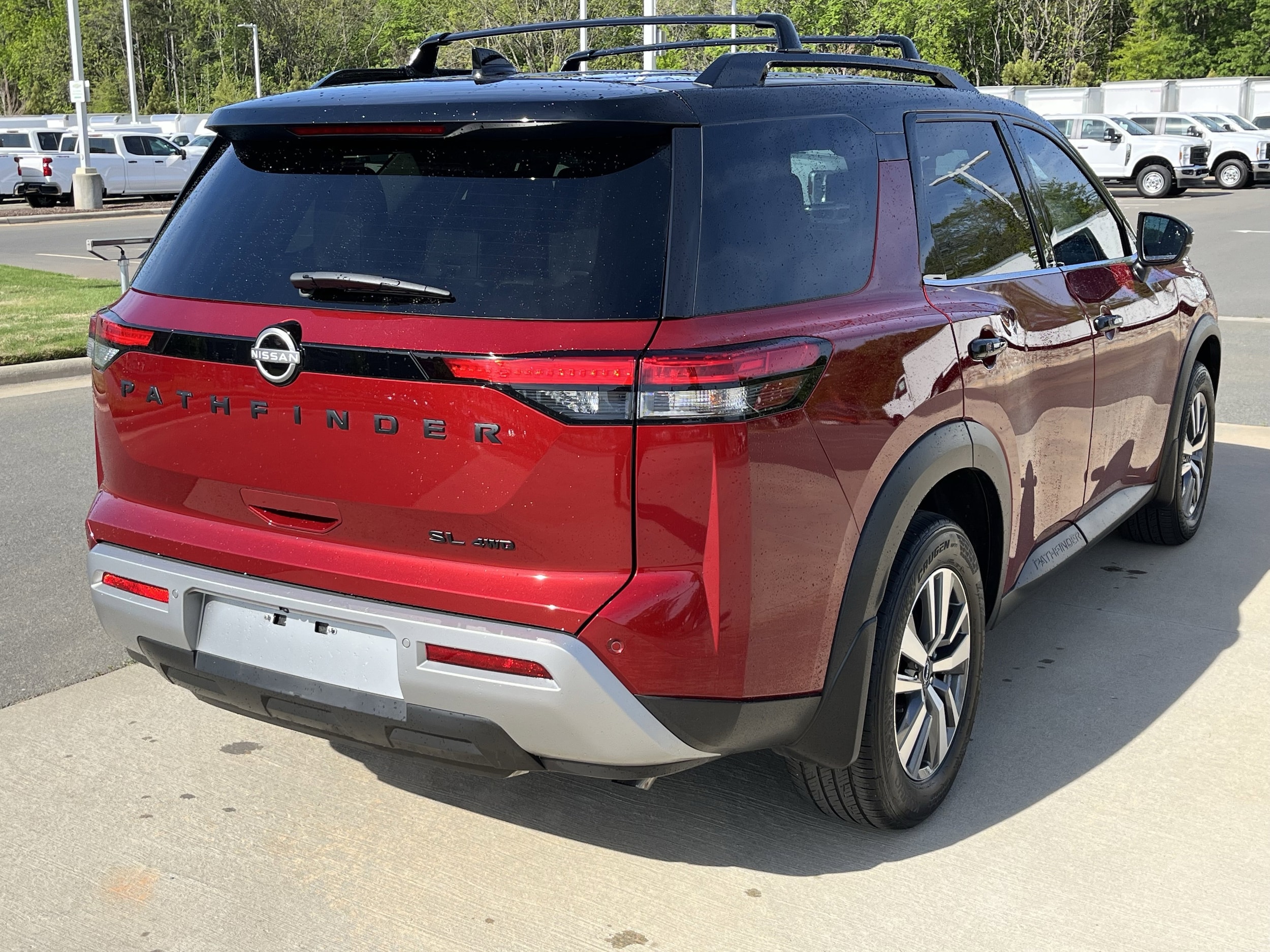 2023 Nissan Pathfinder SL photo 3