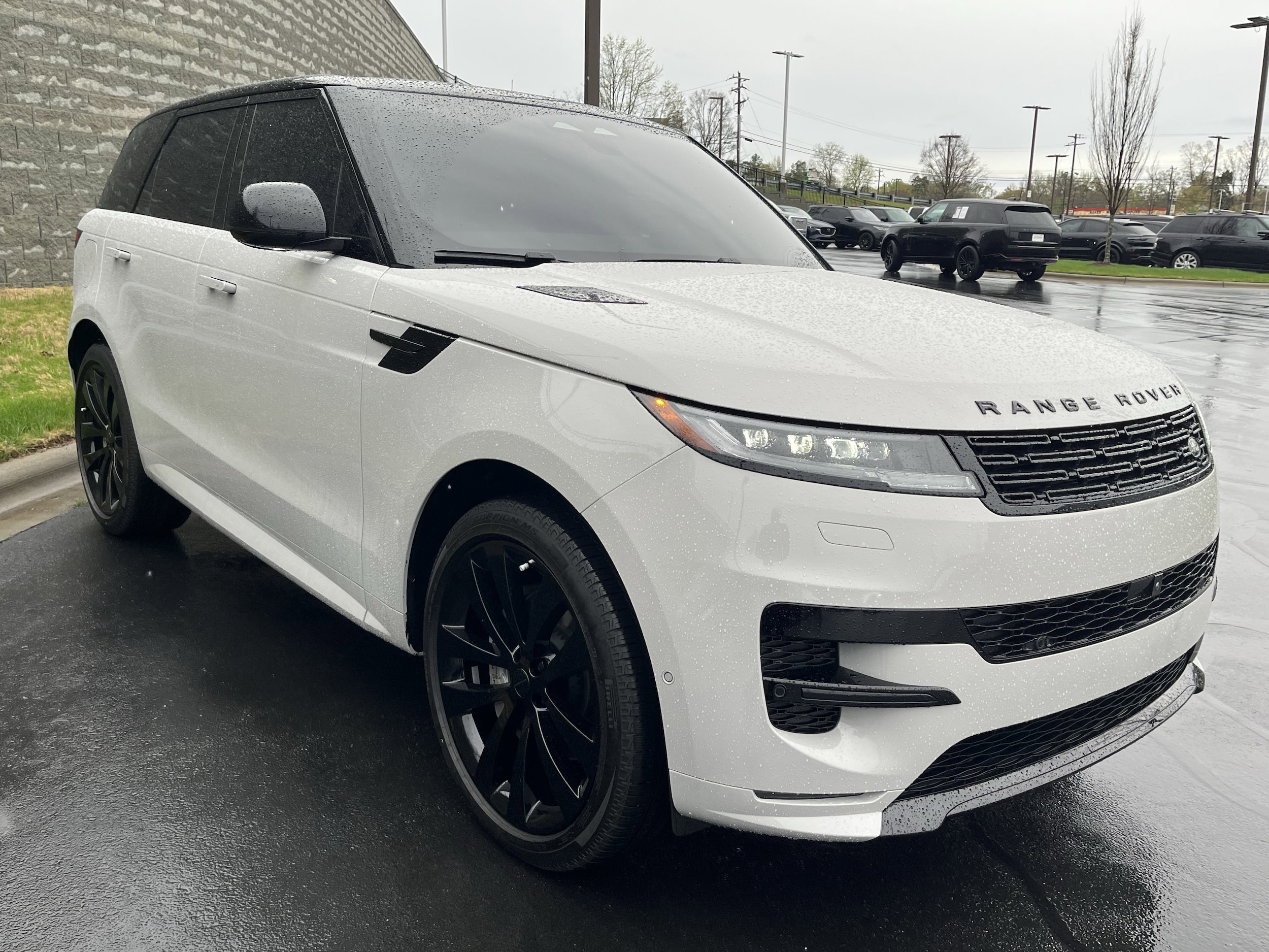 2026 Land Rover Range Rover Sport Dynamic SE photo 3