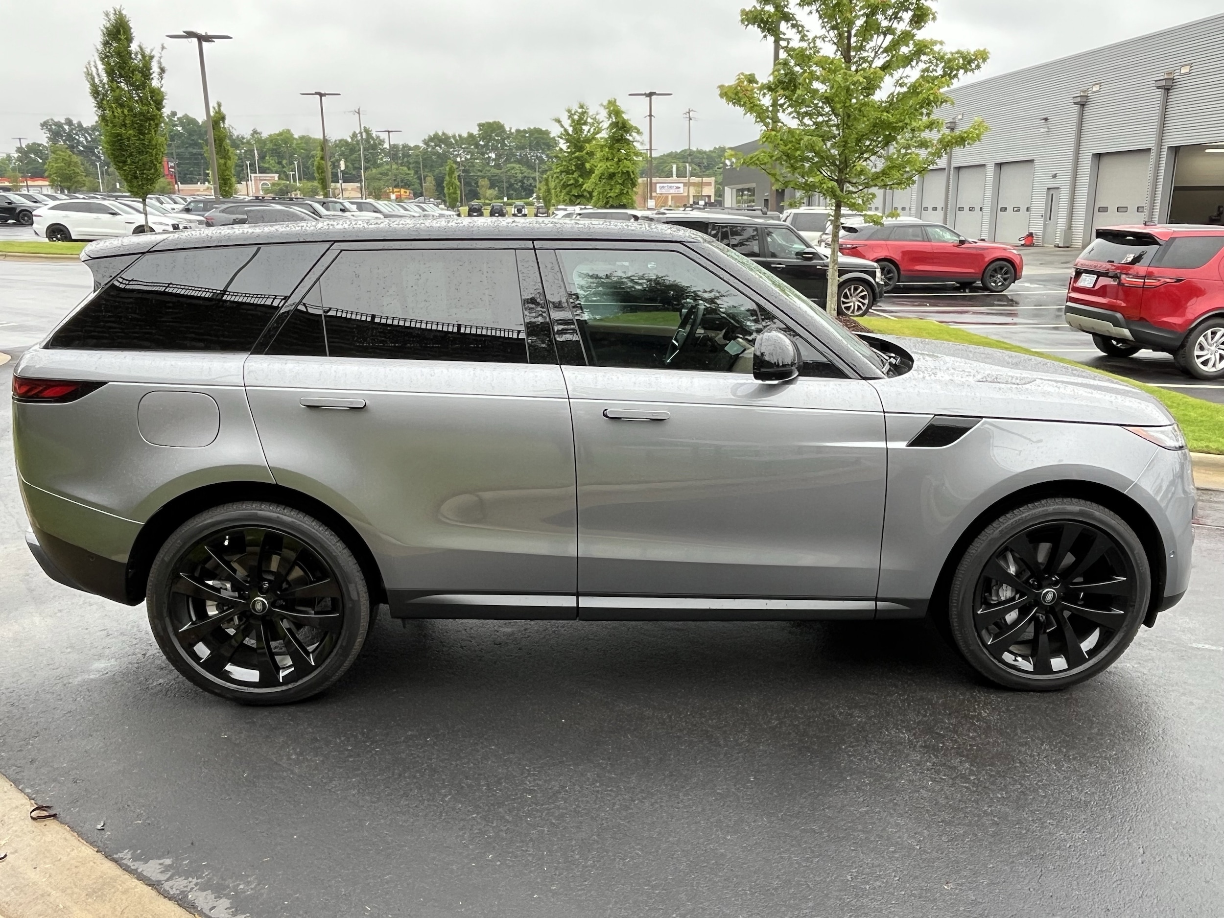 2025 Land Rover Range Rover Sport SE photo 5