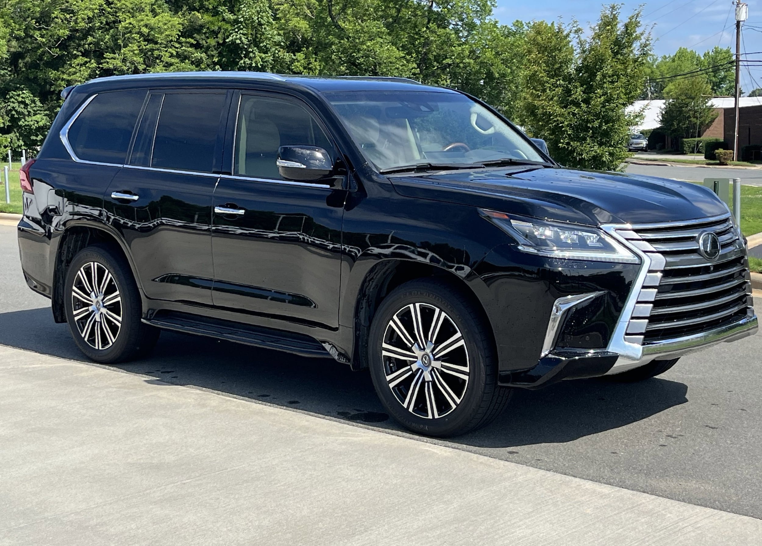 2021 Lexus LX 600 570 TWO-ROW's photo