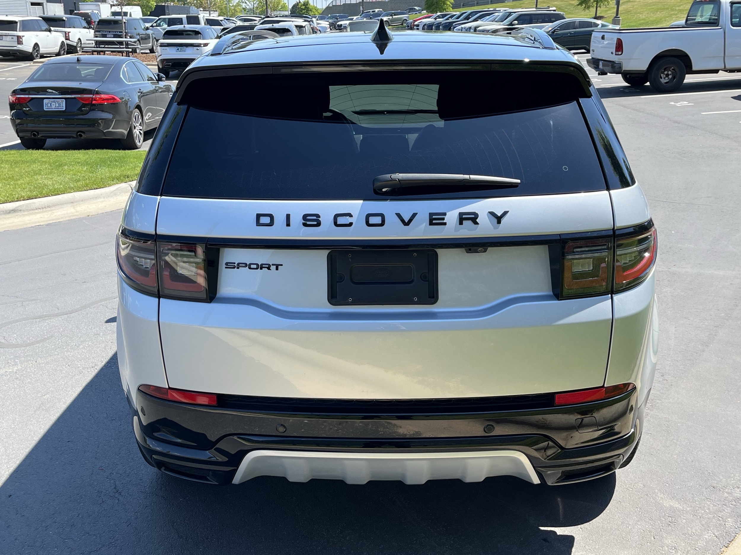 2025 Land Rover Discovery Sport Dynamic SE photo 4