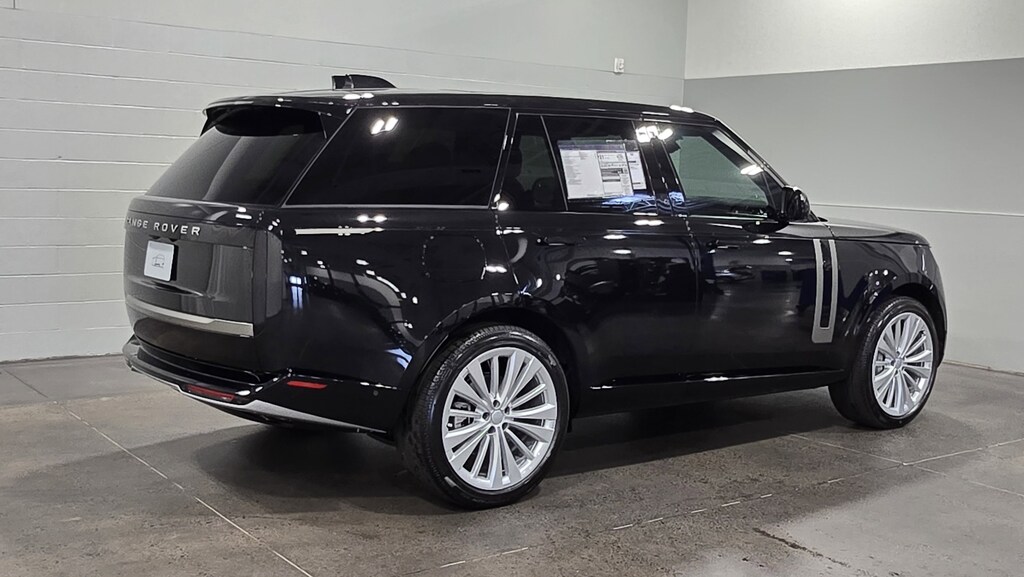 New 2025 Land Rover Range Rover P400 SE SUV