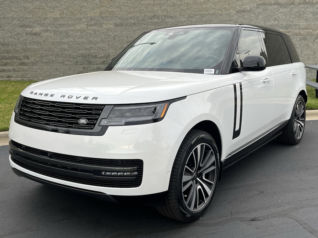 New 2025 Land Rover Range Rover SE SUV
