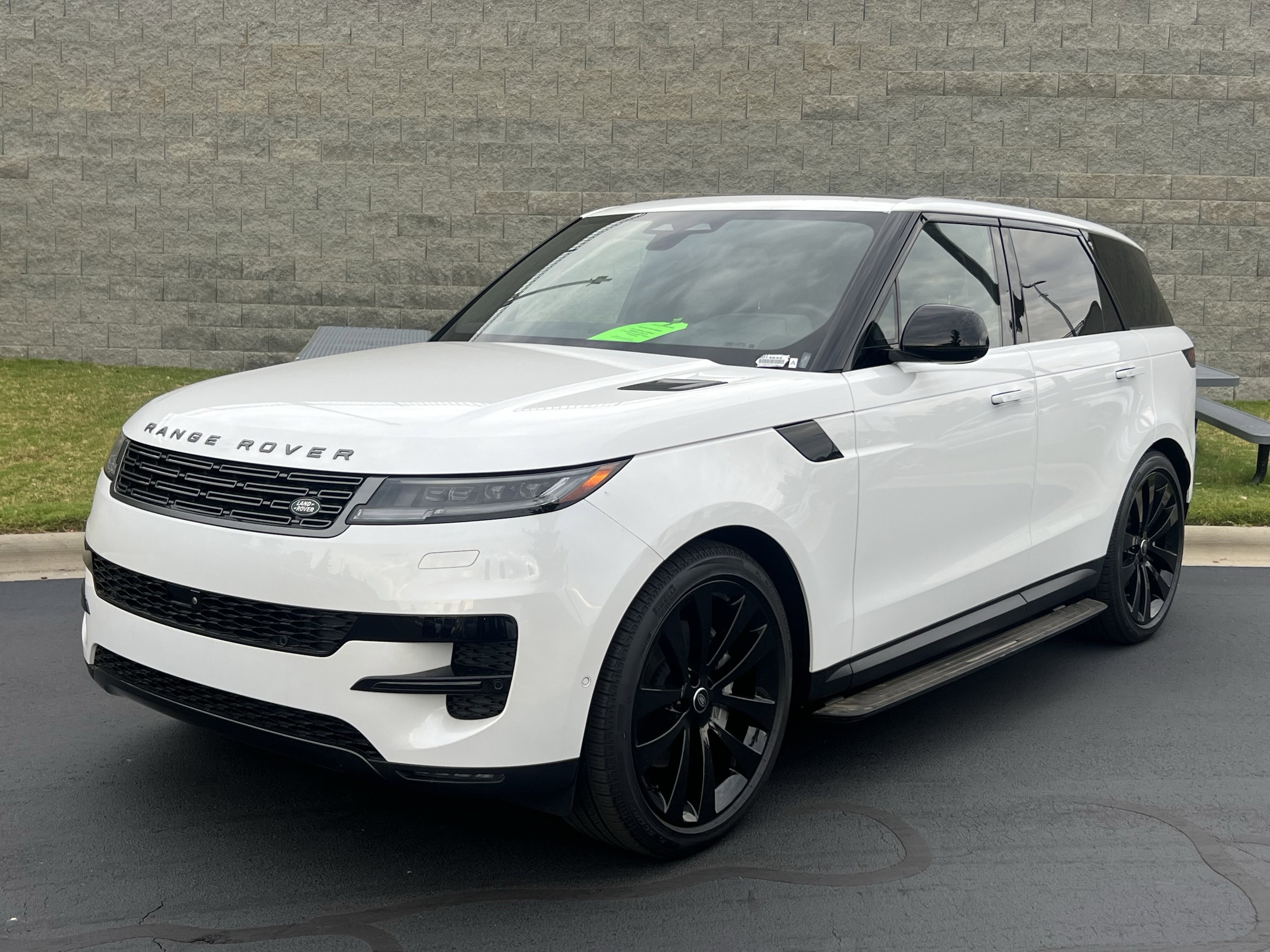 2025 Land Rover Range Rover Sport SE