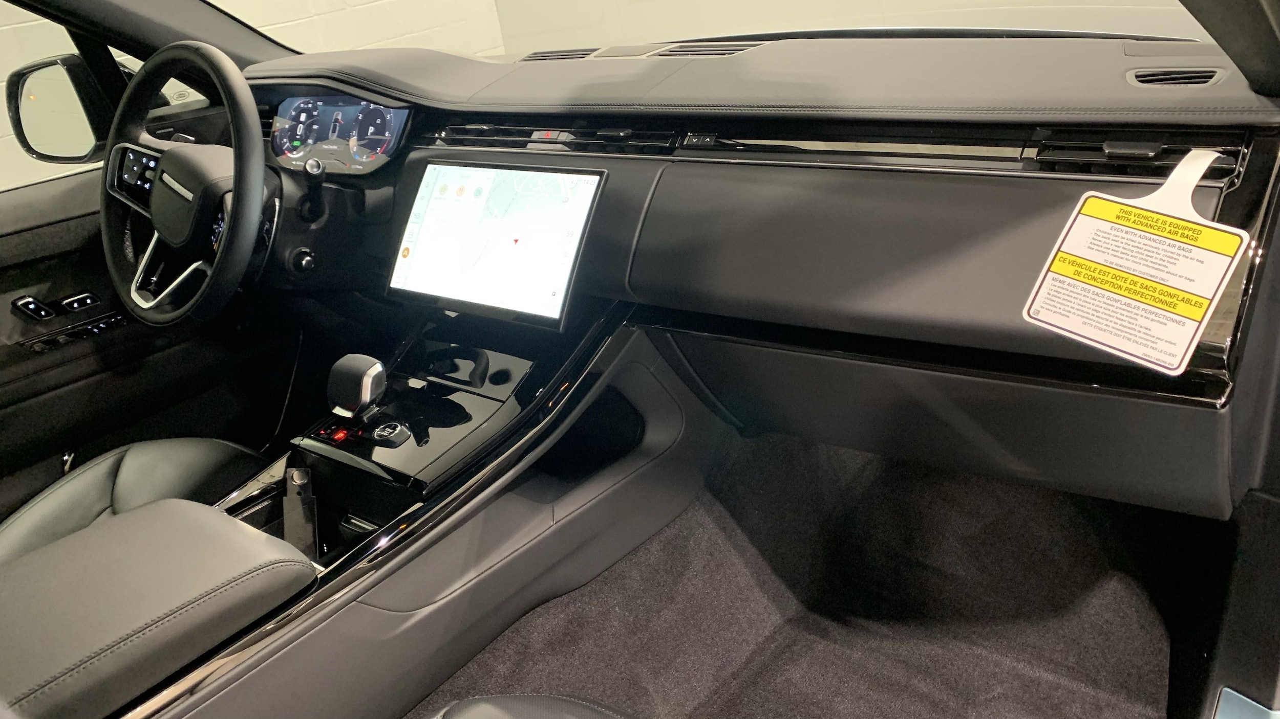 2025 Land Rover Range Rover Sport SE photo 3