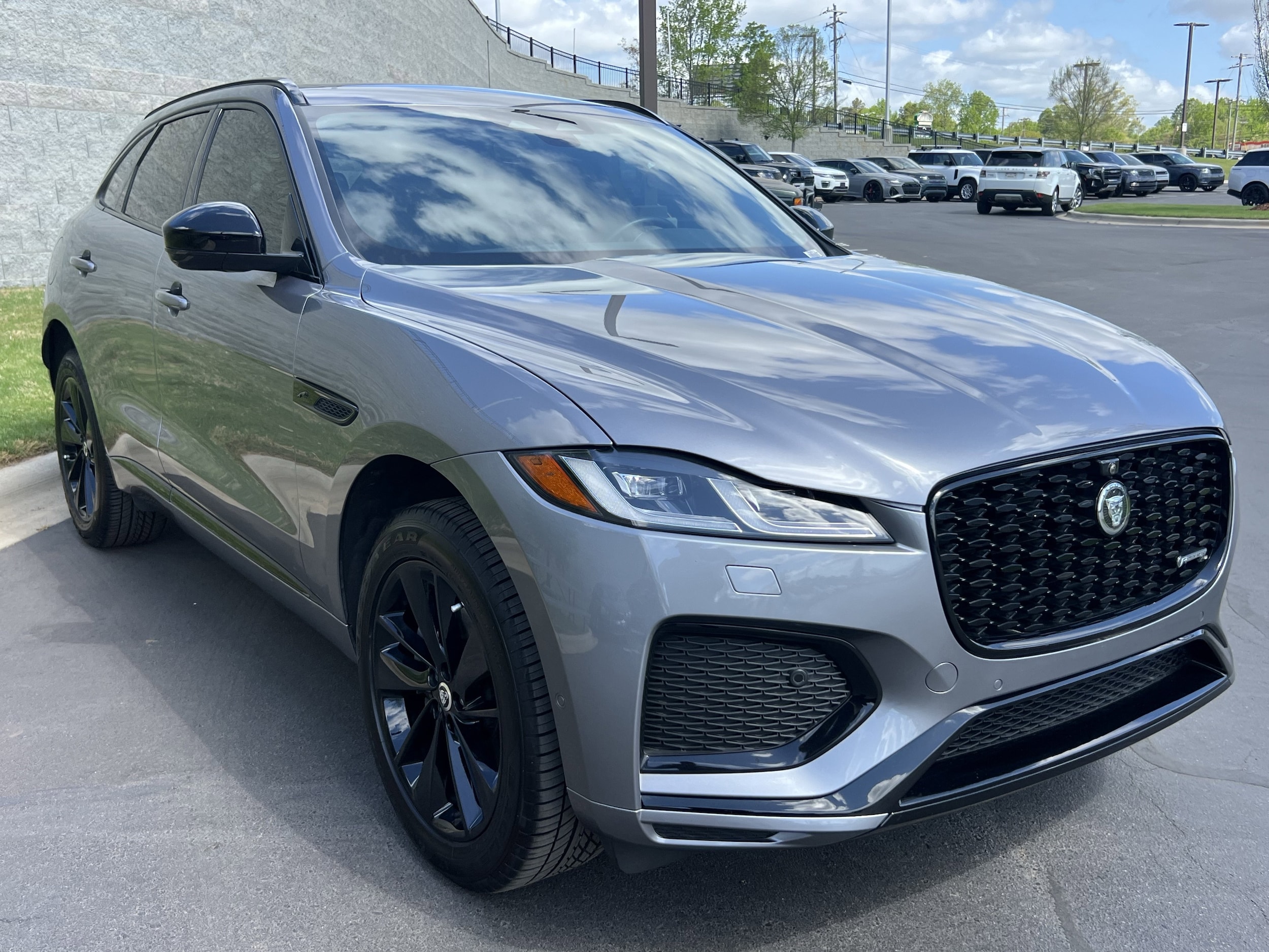 2025 Jaguar F-PACE R-Dynamic S photo 3
