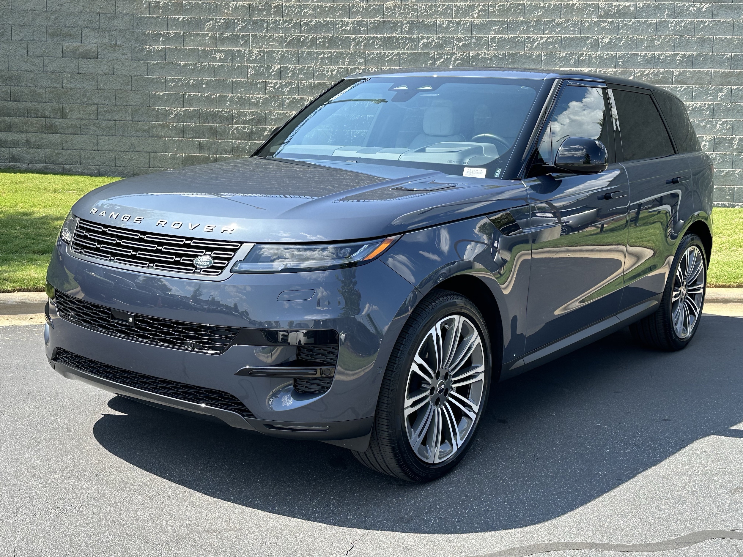 2025 Land Rover Range Rover Sport SE