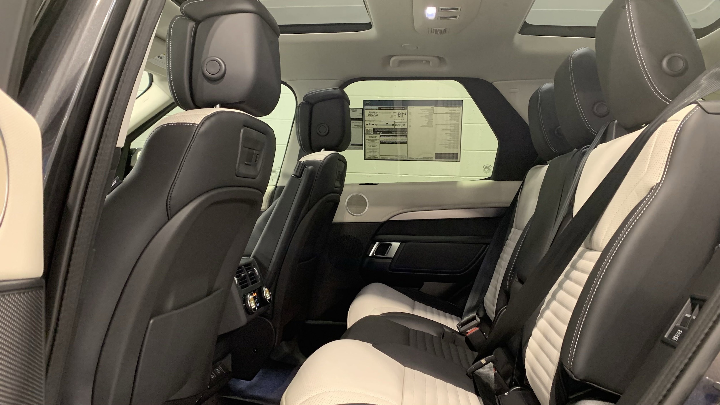 2025 Land Rover Discovery Dynamic SE photo 5