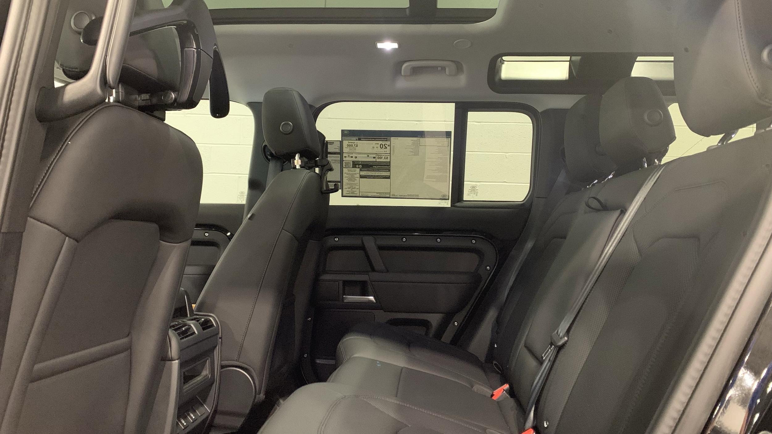 2026 Land Rover Defender 110 P300 S photo 5